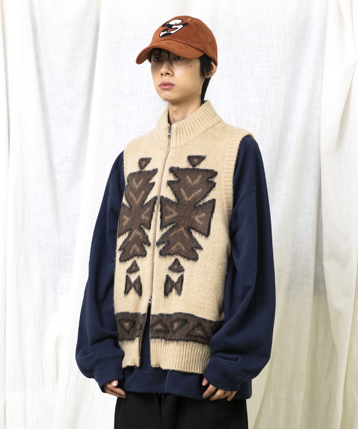 글랙(GLACK) GNT065 어글리 나바호 집업 니트 베스트 (BEIGE)