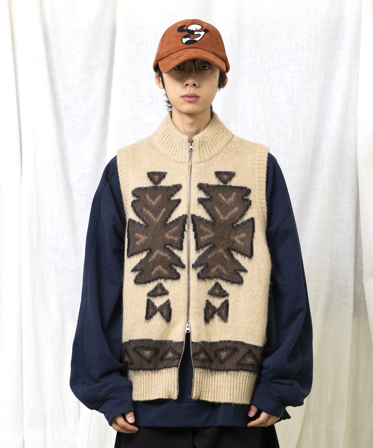 글랙(GLACK) GNT065 어글리 나바호 집업 니트 베스트 (BEIGE)