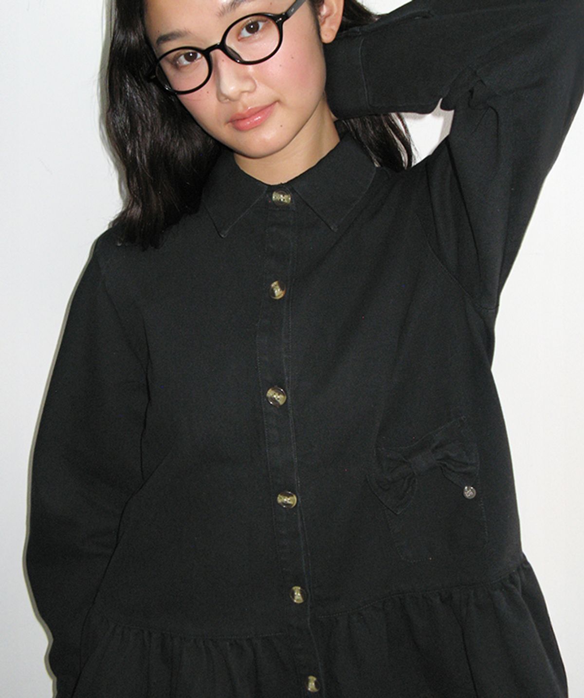 론론(RONRON) RIBBON POCKET FRILL DENIM SHIRT BLACK