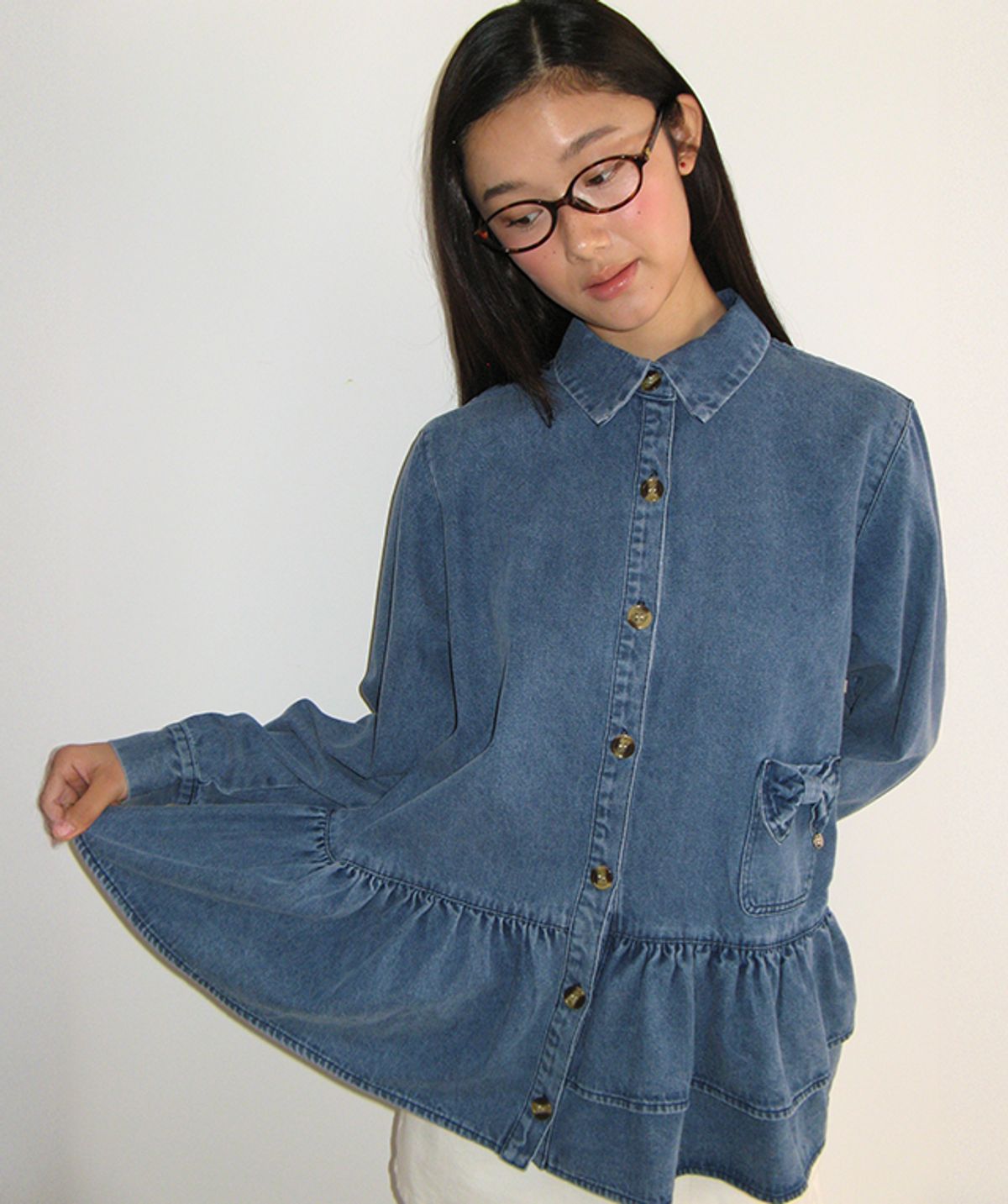 론론(RONRON) RIBBON POCKET FRILL DENIM SHIRT BLUE