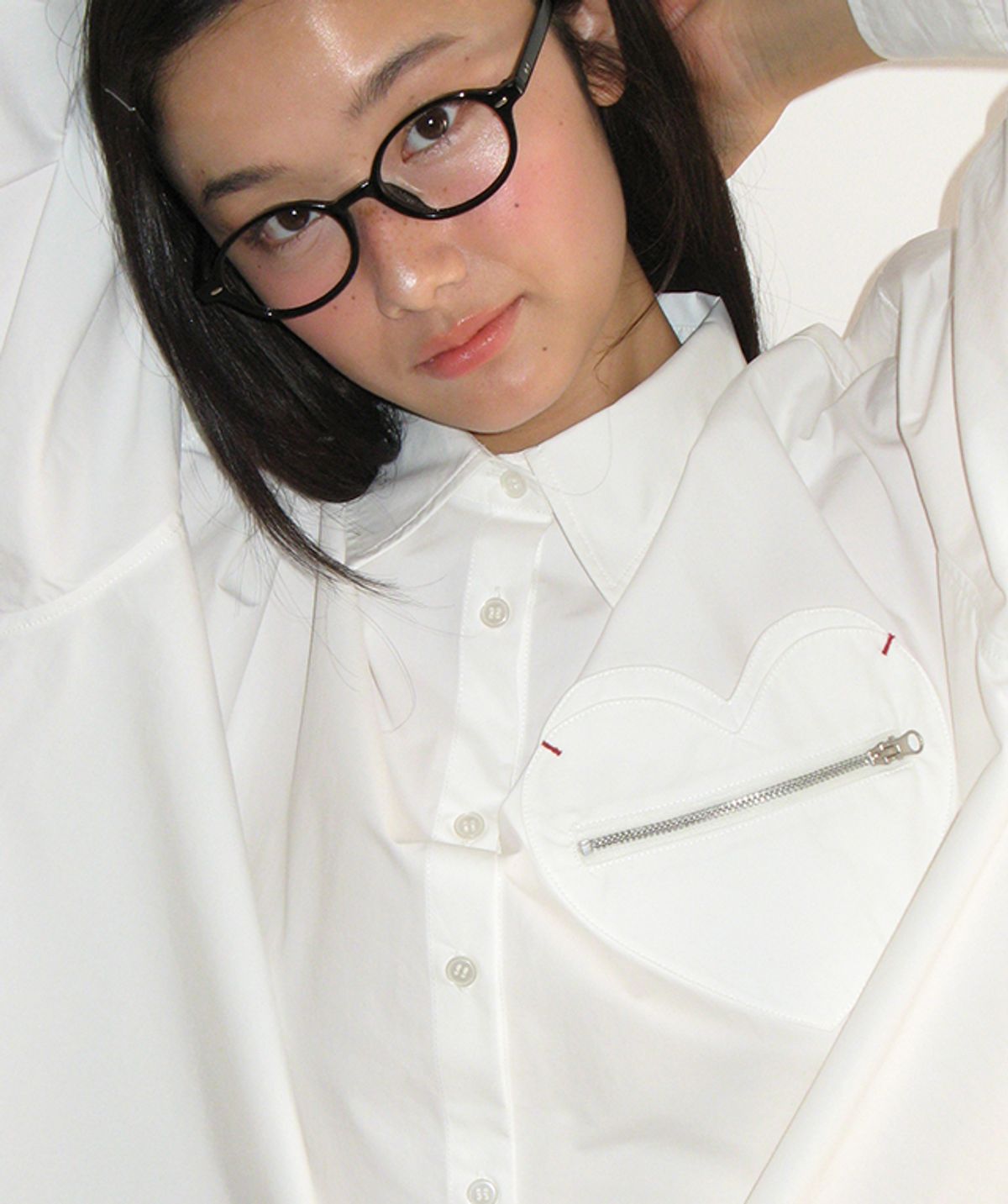 론론(RONRON) DUET HEART ZIP POCKET SHIRT WHITE