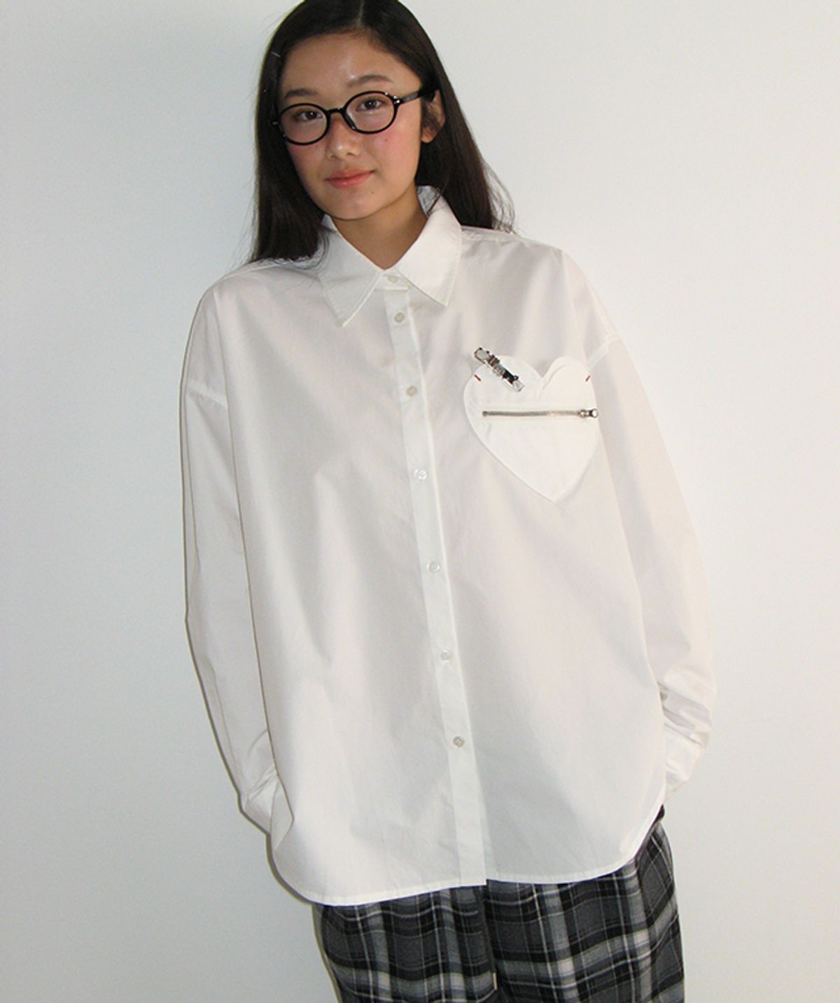 론론(RONRON) DUET HEART ZIP POCKET SHIRT WHITE