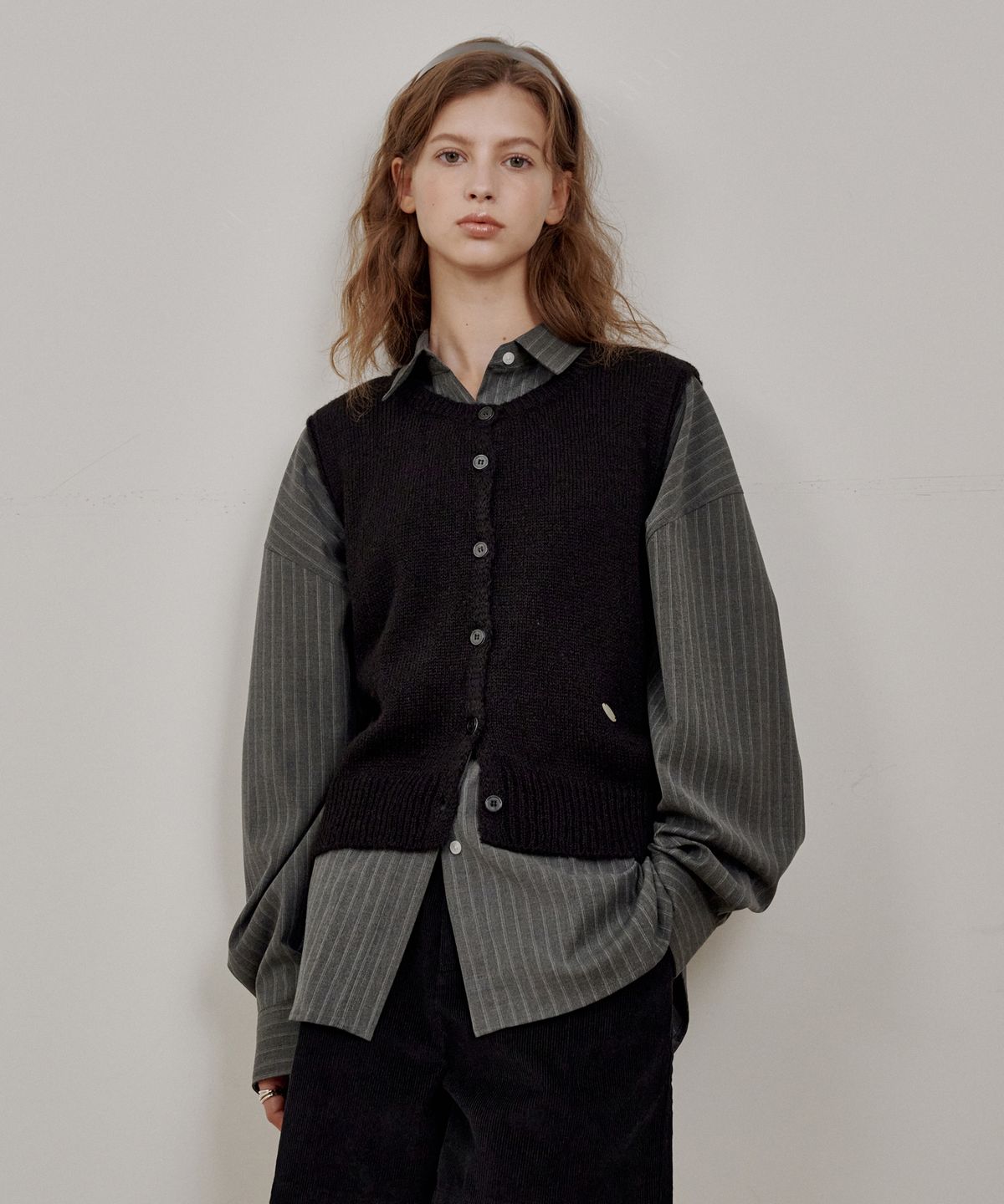 로시로우(LOSSYROW) Essential Button Knit Vest Black