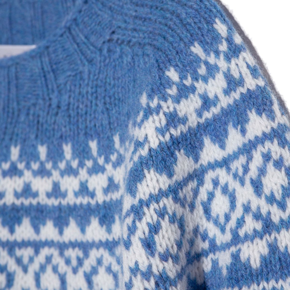할리 오브 스코틀랜드(HARLEY OF SCOTLAND) Chunky Fairisle Yoke Crew Neck Sweater - Blue Toon / Winter White