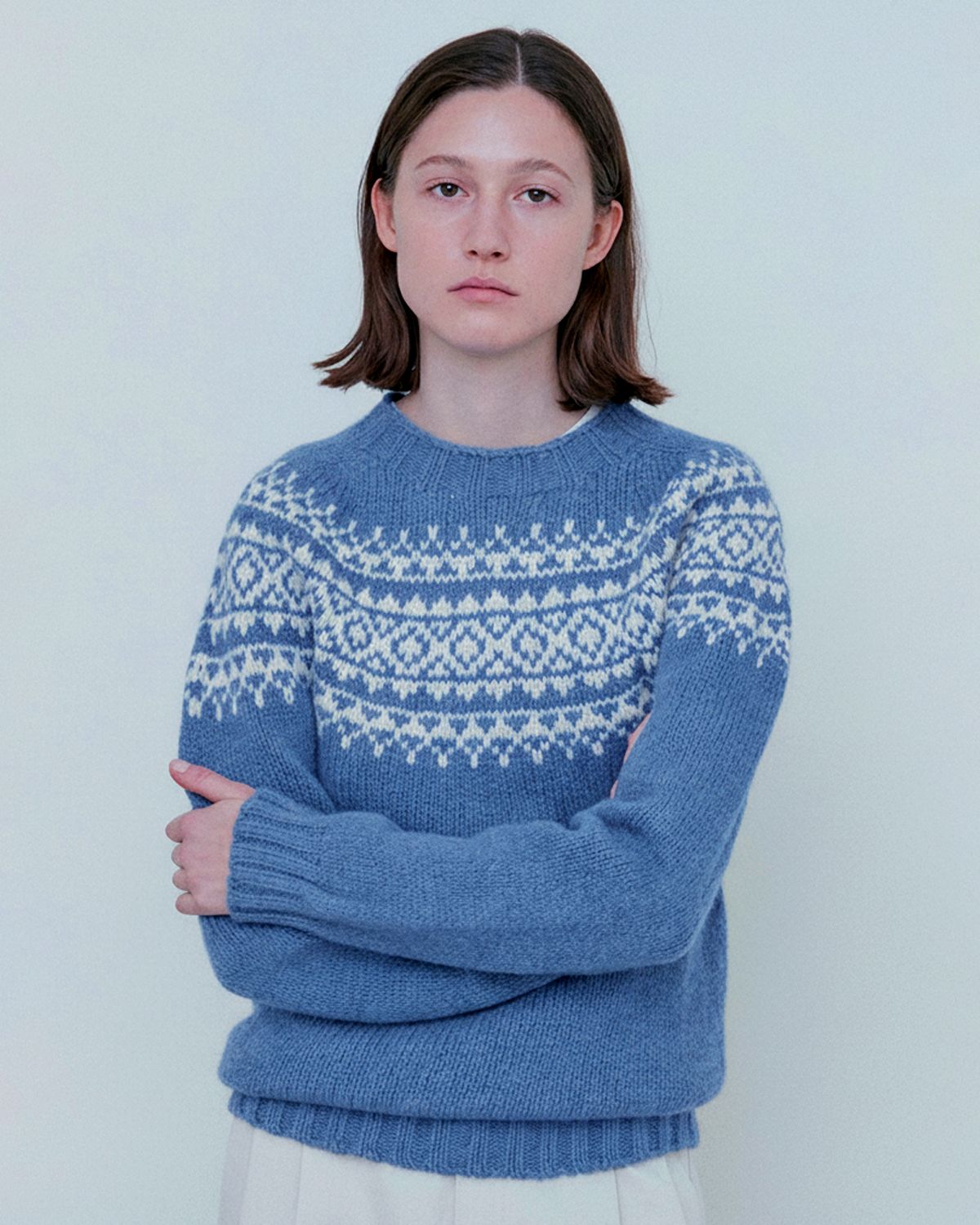 할리 오브 스코틀랜드(HARLEY OF SCOTLAND) Chunky Fairisle Yoke Crew Neck Sweater - Blue Toon / Winter White