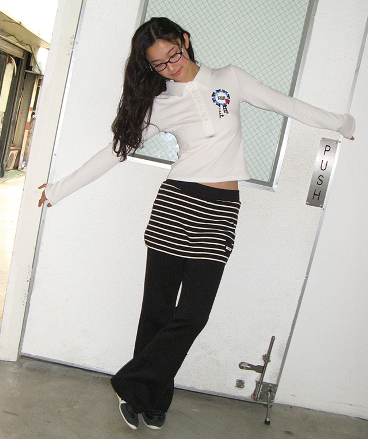 론론(RONRON) ROSETTE BUTTON HENRYNECK LONG SLEEVE WHITE