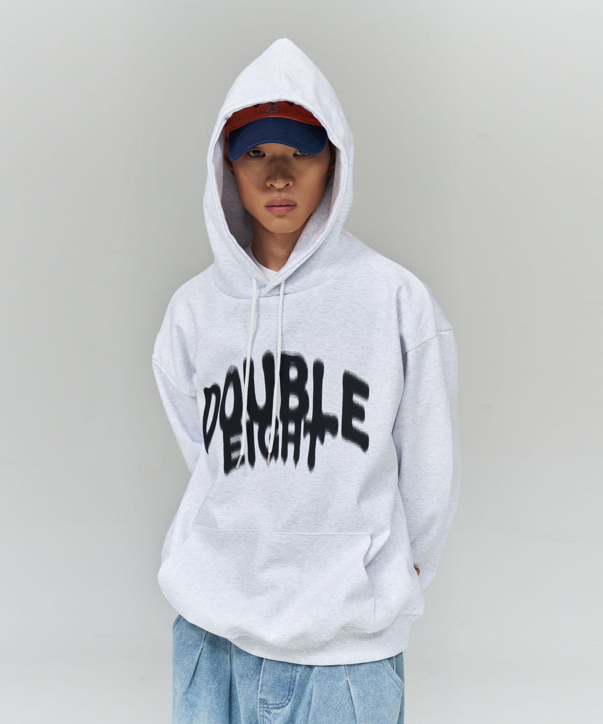 더블에잇(DOUBLE EIGHT) 스프레이 로고 후드 (화이트멜란지)