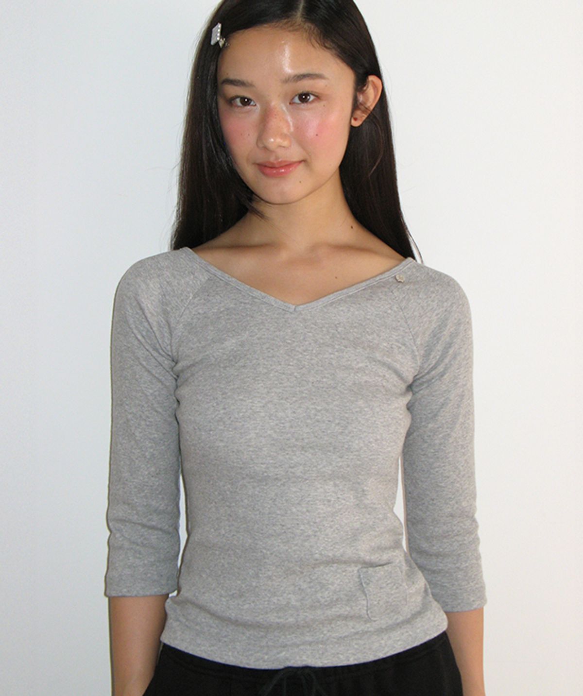 론론(RONRON) MINI POCKET V NECK T SHIRT GREY