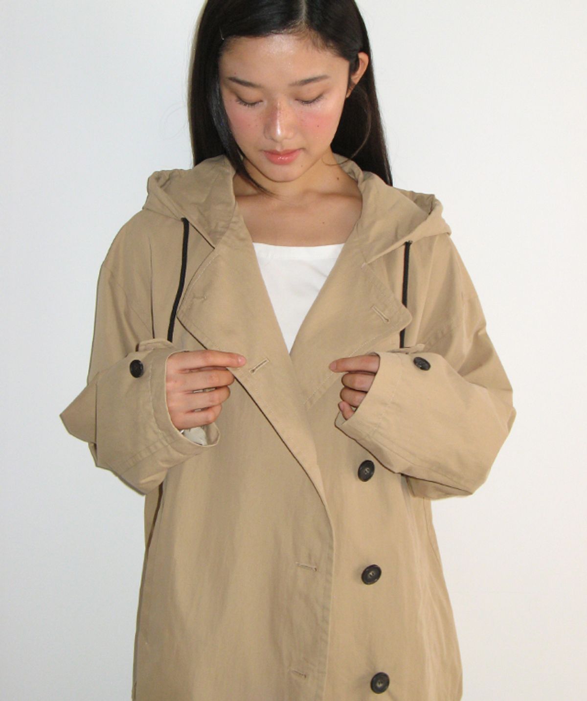 론론(RONRON) HOODED ASYMMETRIC TRENCH JACKET BEIGE