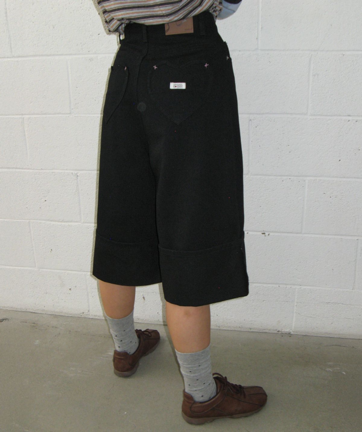 론론(RONRON) HEART POCKET ROLL UP BERMUDA DENIM PANTS BLACK