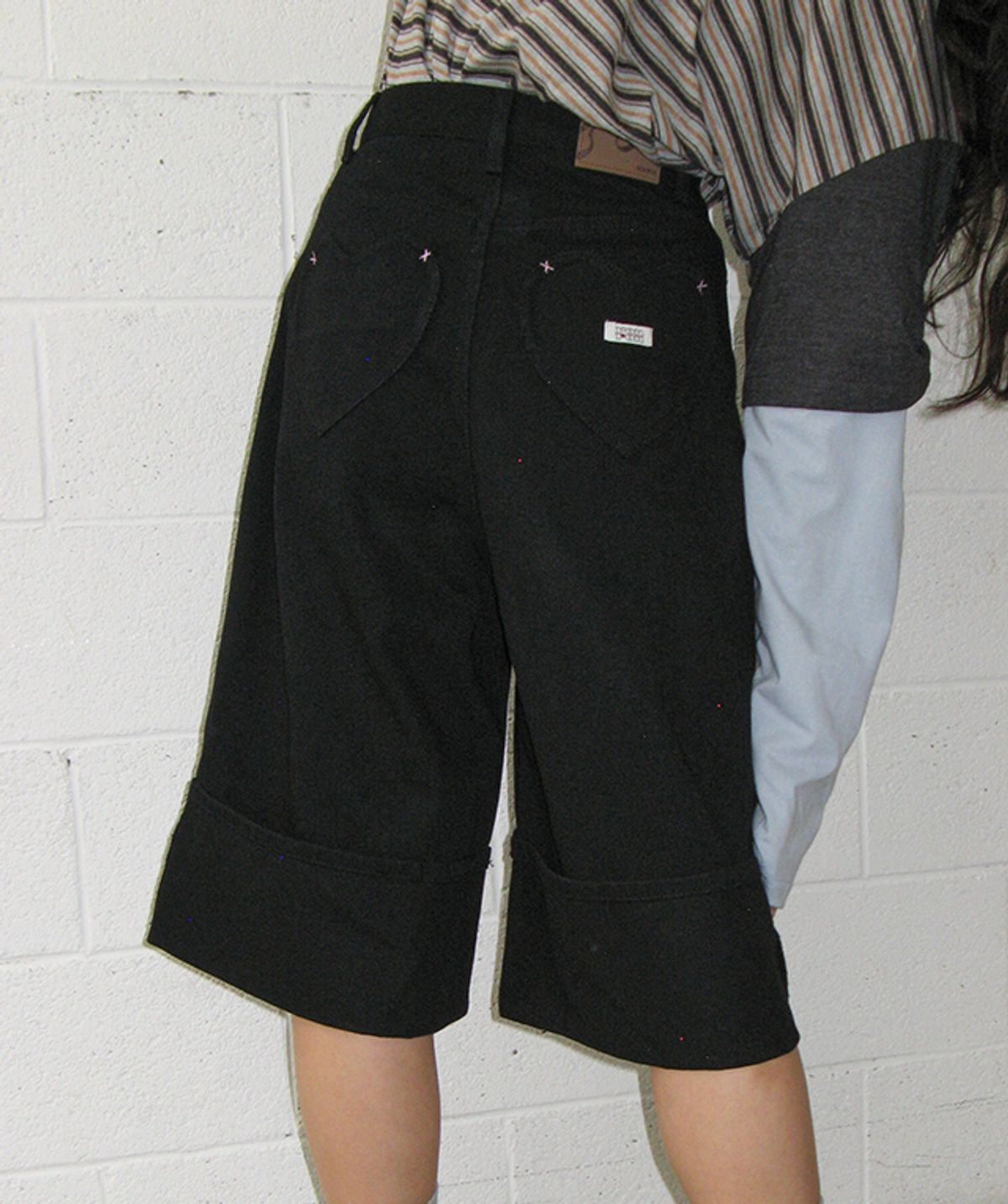 론론(RONRON) HEART POCKET ROLL UP BERMUDA DENIM PANTS BLACK