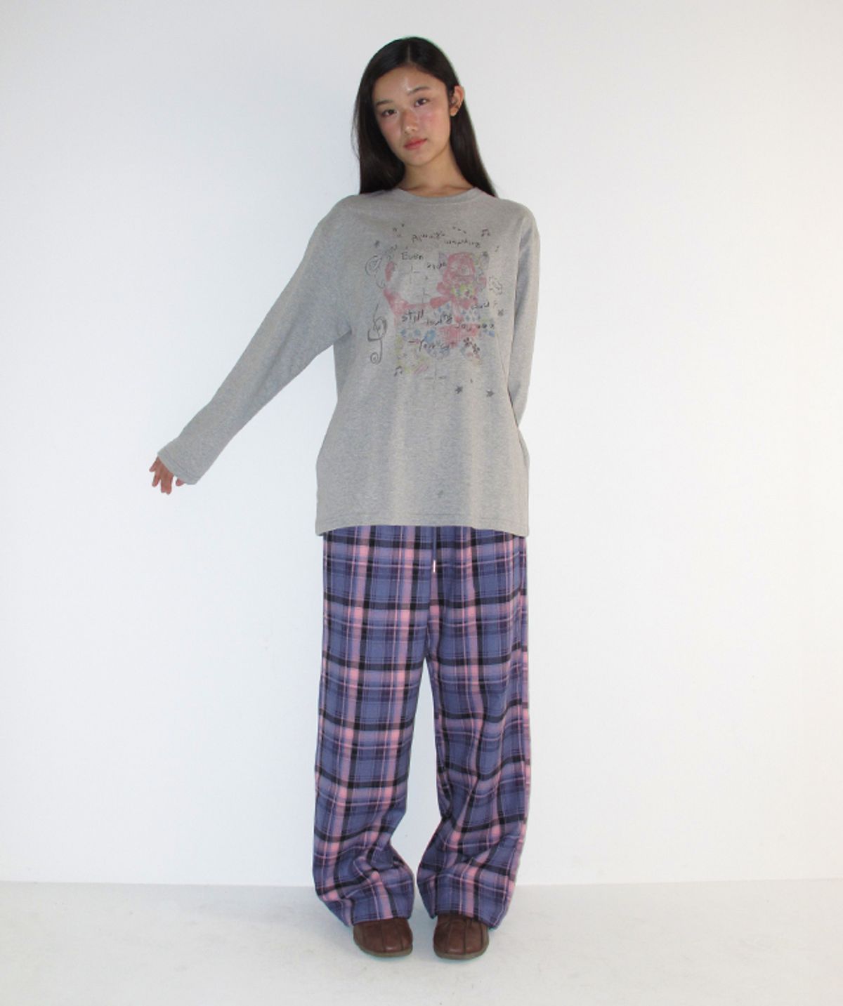 론론(RONRON) BACK HEART POCKET CHECK PANTS PURPLE