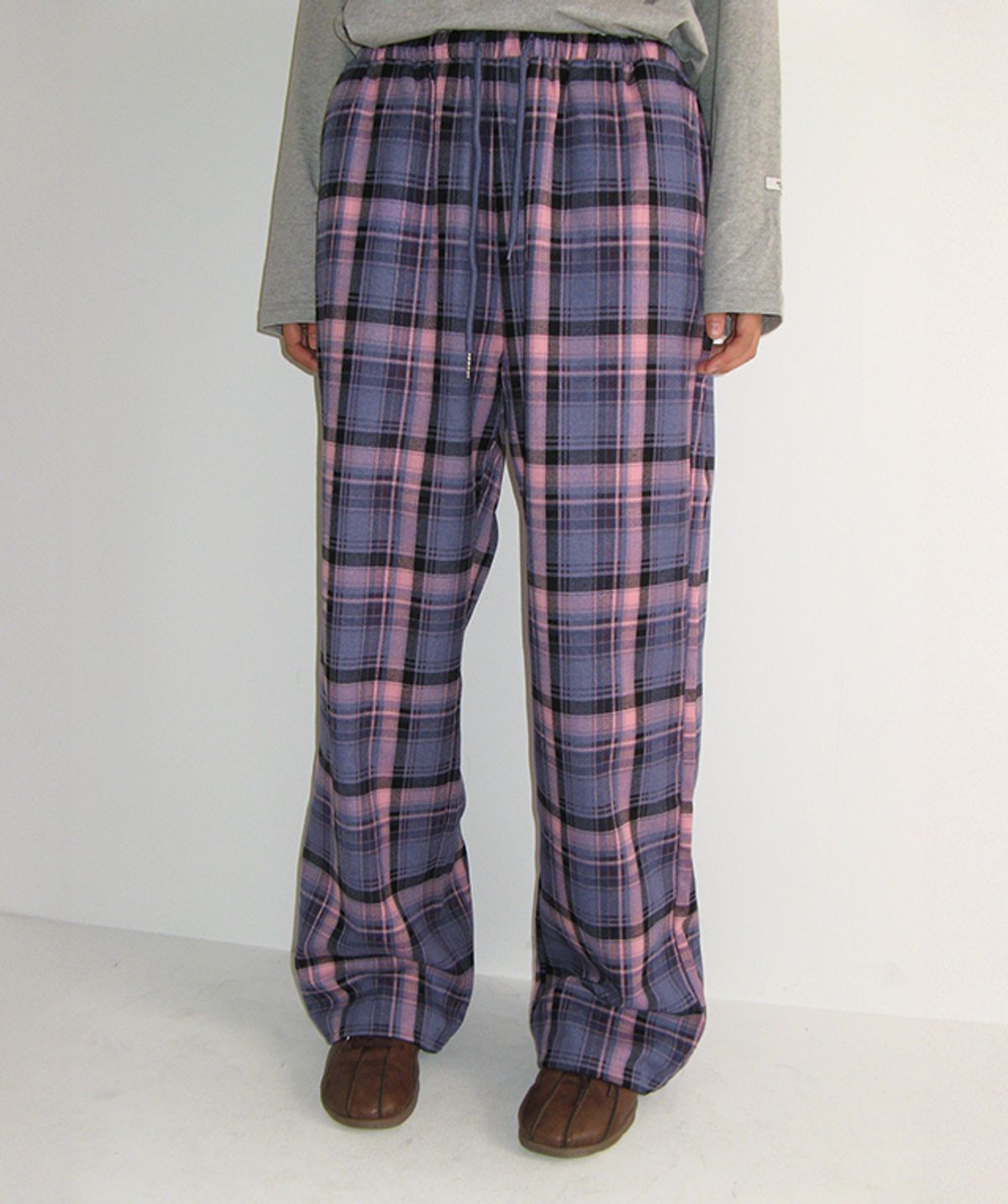 론론(RONRON) BACK HEART POCKET CHECK PANTS PURPLE