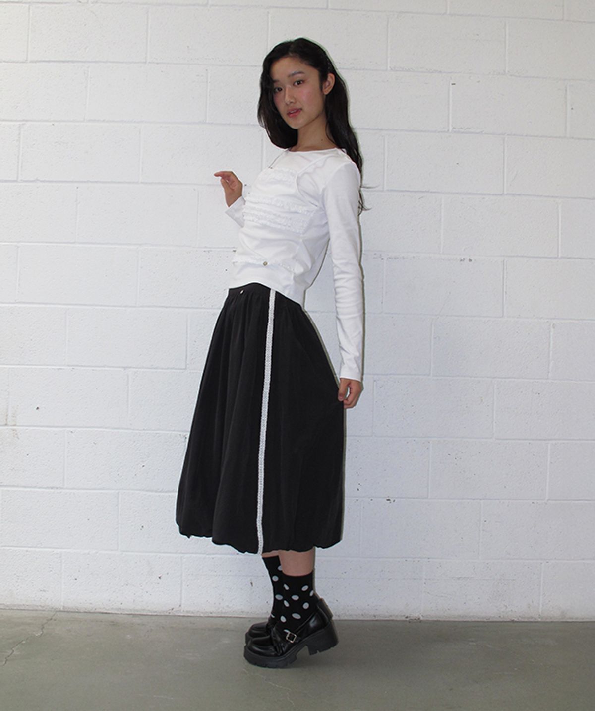 론론(RONRON) LACE TRIM SMOKED PUMPKIN MIDI SKIRT BLACK
