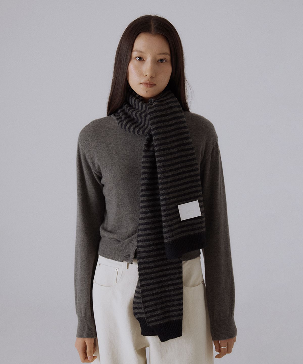 실른(SILN) Linea stripe knit muffler (CHARCOAL/BLACK)