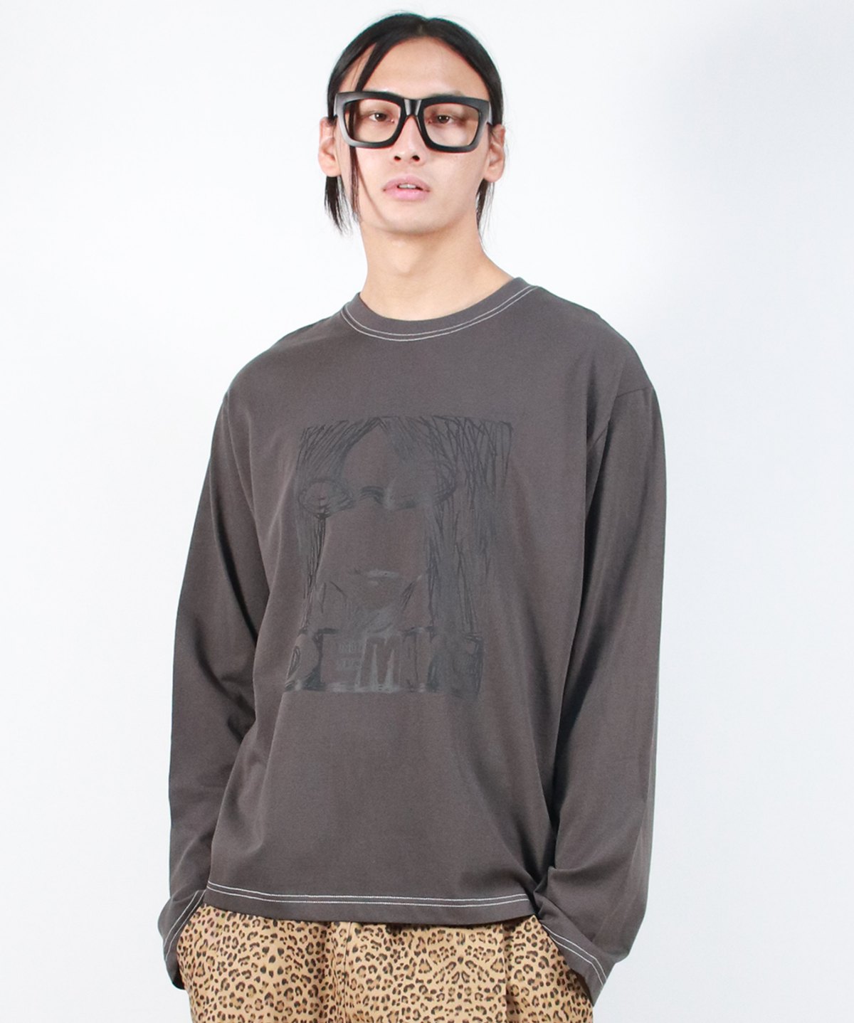 드마크(DEMARC) M MARC ILLUST STITCH BOXY LONG SLEEVE - Charcoal