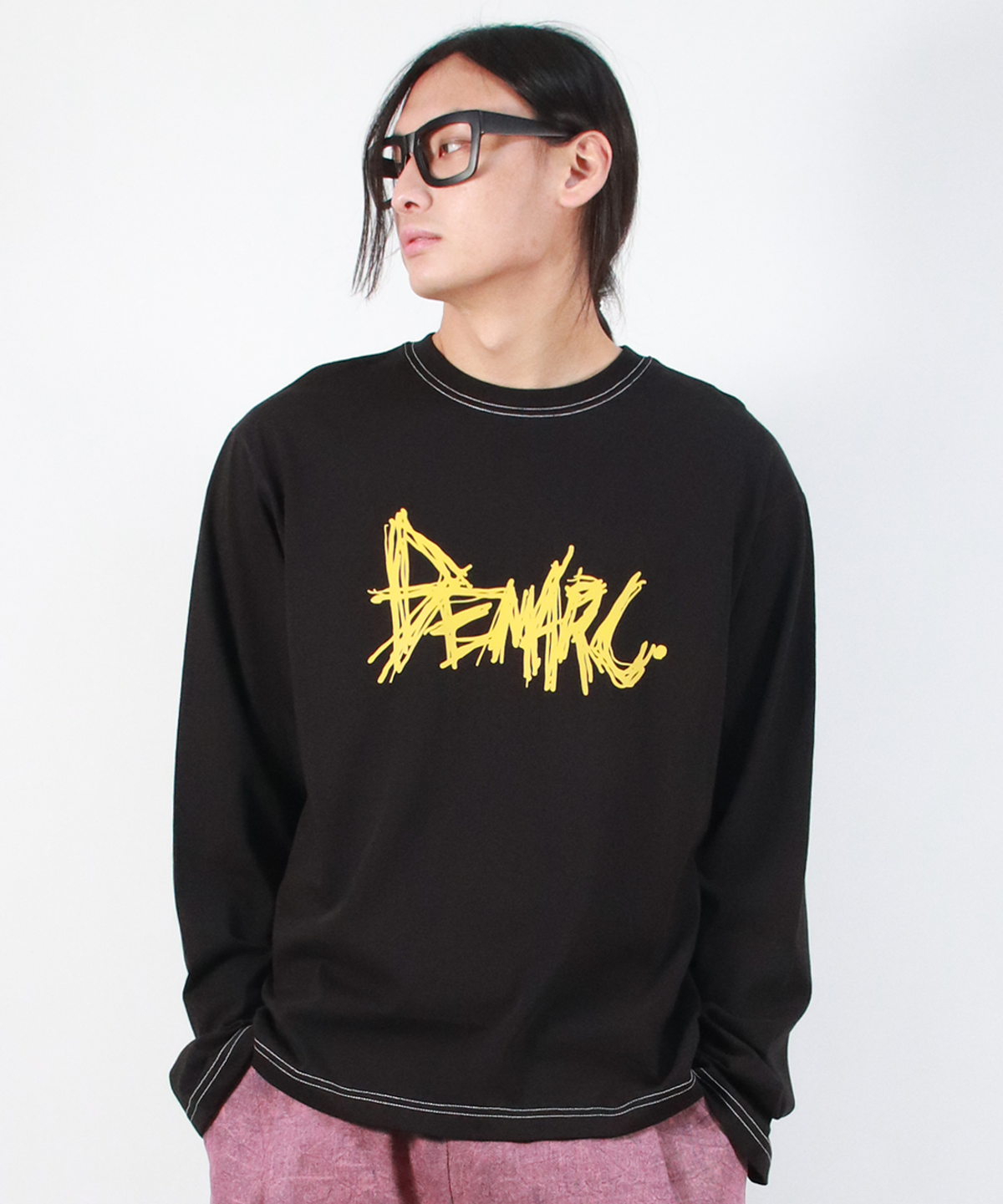 드마크(DEMARC) M GRAFFITI LOGO TEXT BOXY LONG SLEEVE - Black