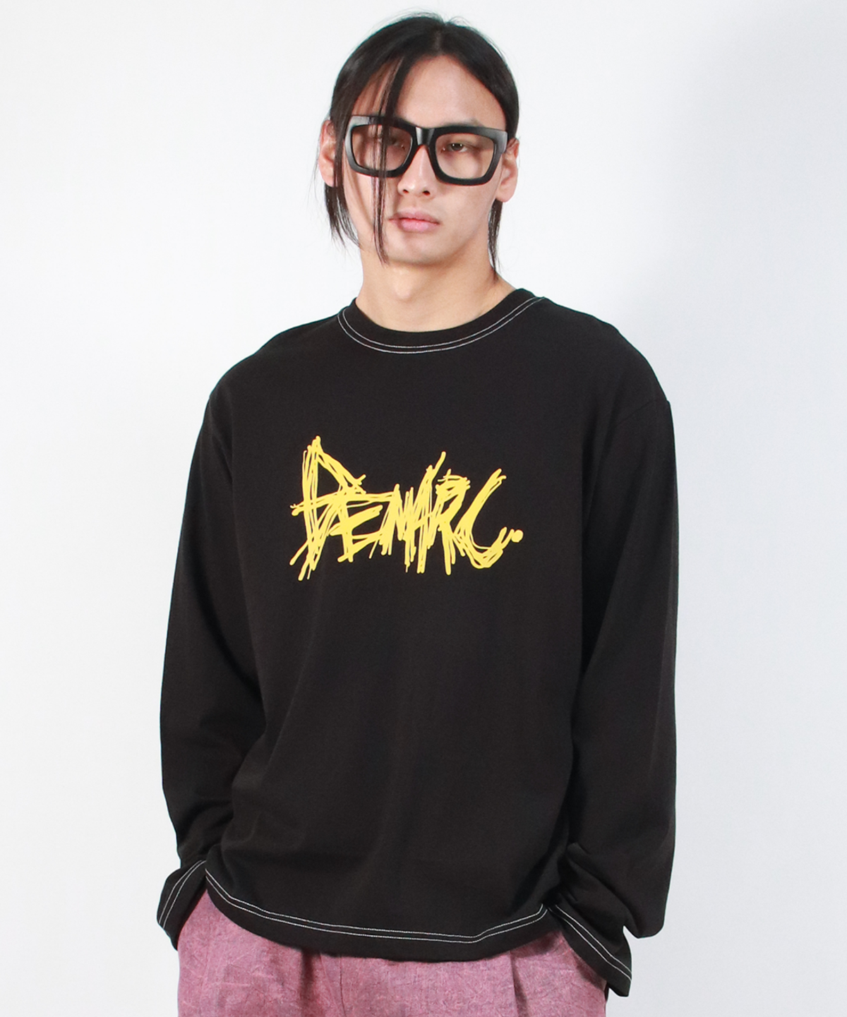 드마크(DEMARC) M GRAFFITI LOGO TEXT BOXY LONG SLEEVE - Black