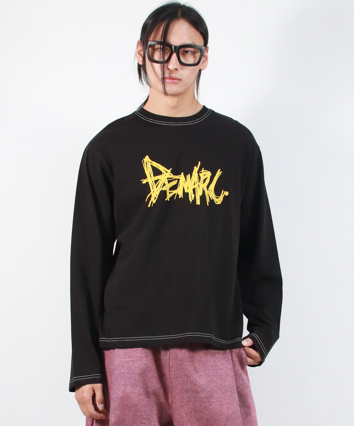 드마크(DEMARC) M GRAFFITI LOGO TEXT BOXY LONG SLEEVE - Black