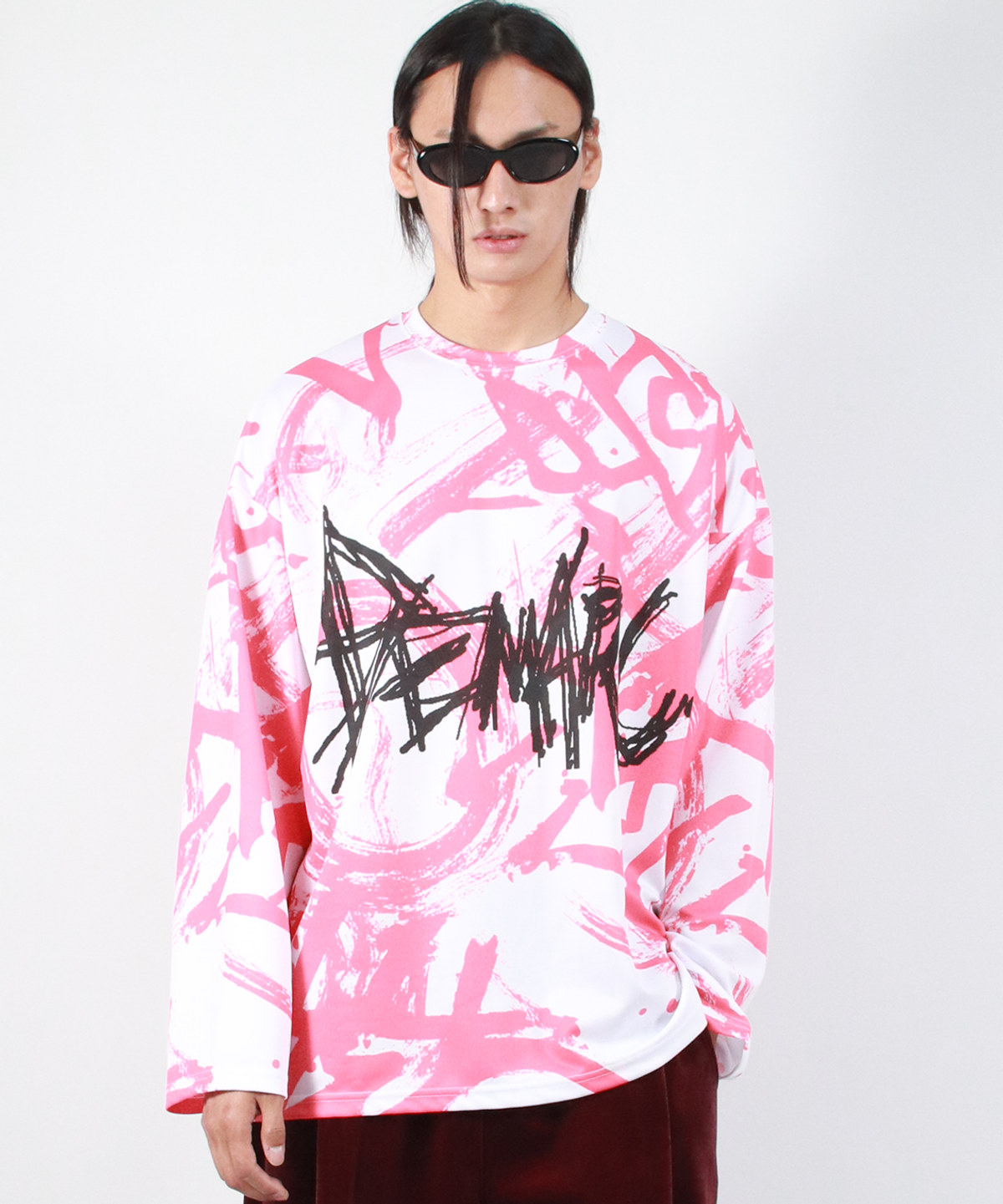 드마크(DEMARC) M STREET GRAFFITI LOGO TEXT OVERSIZED T-SHIRT - Red