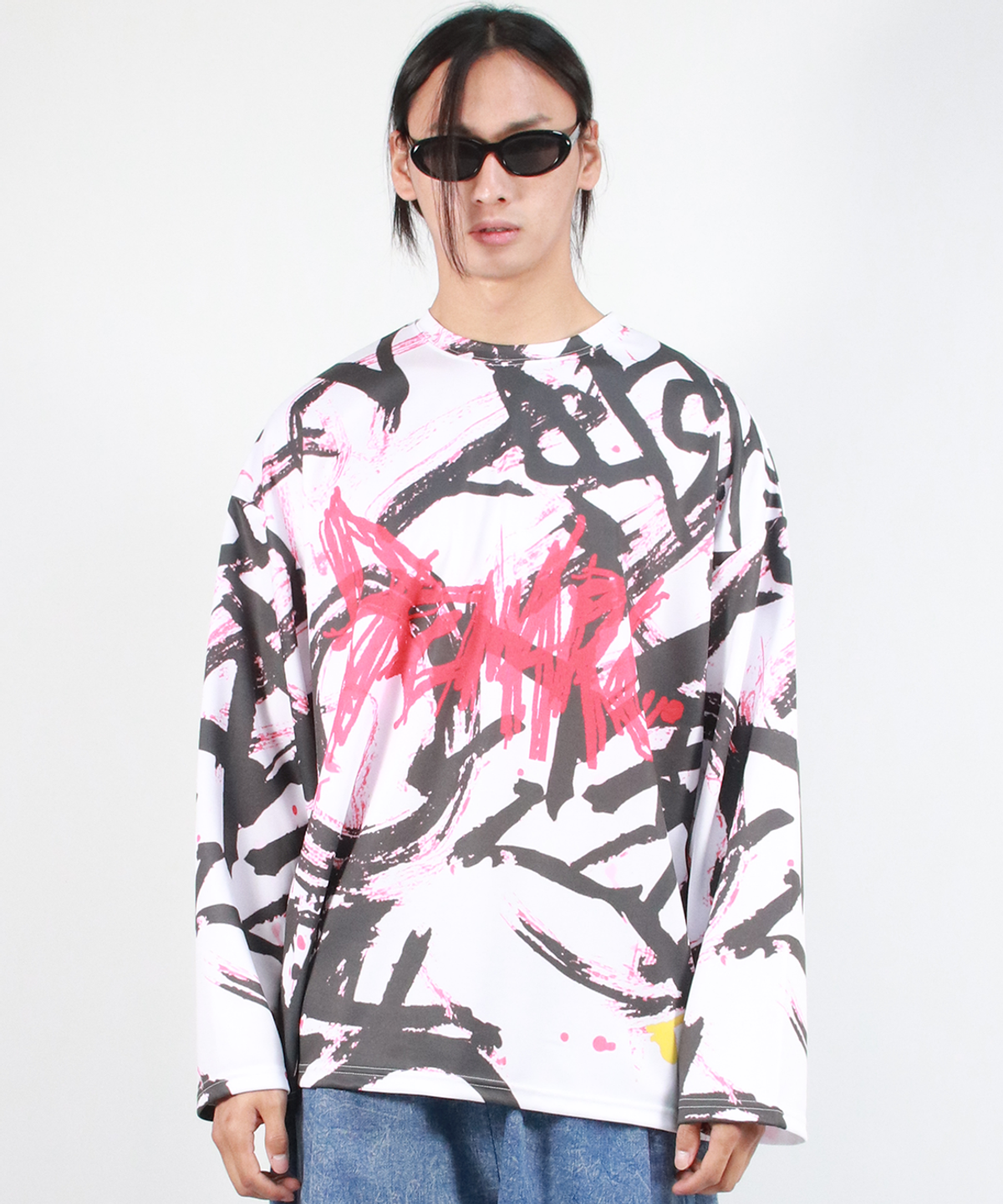 드마크(DEMARC) M STREET GRAFFITI LOGO TEXT OVERSIZED T-SHIRT - Black