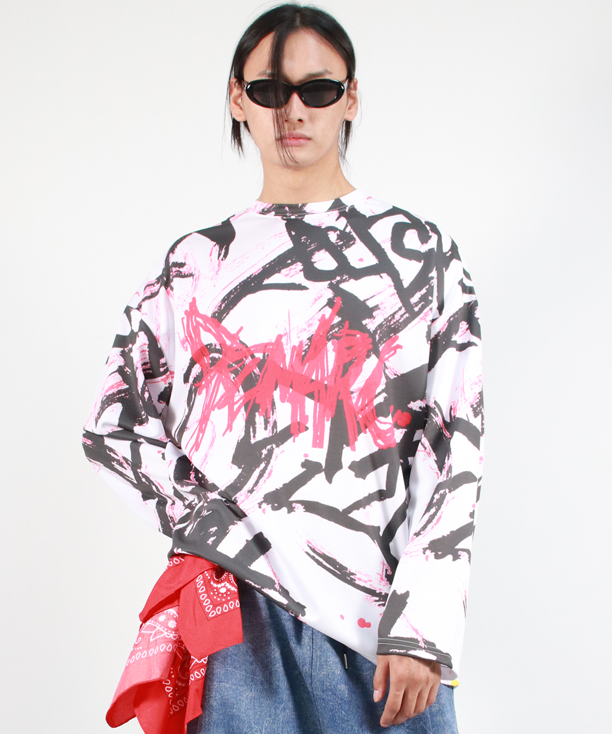 드마크(DEMARC) M STREET GRAFFITI LOGO TEXT OVERSIZED T-SHIRT - Black