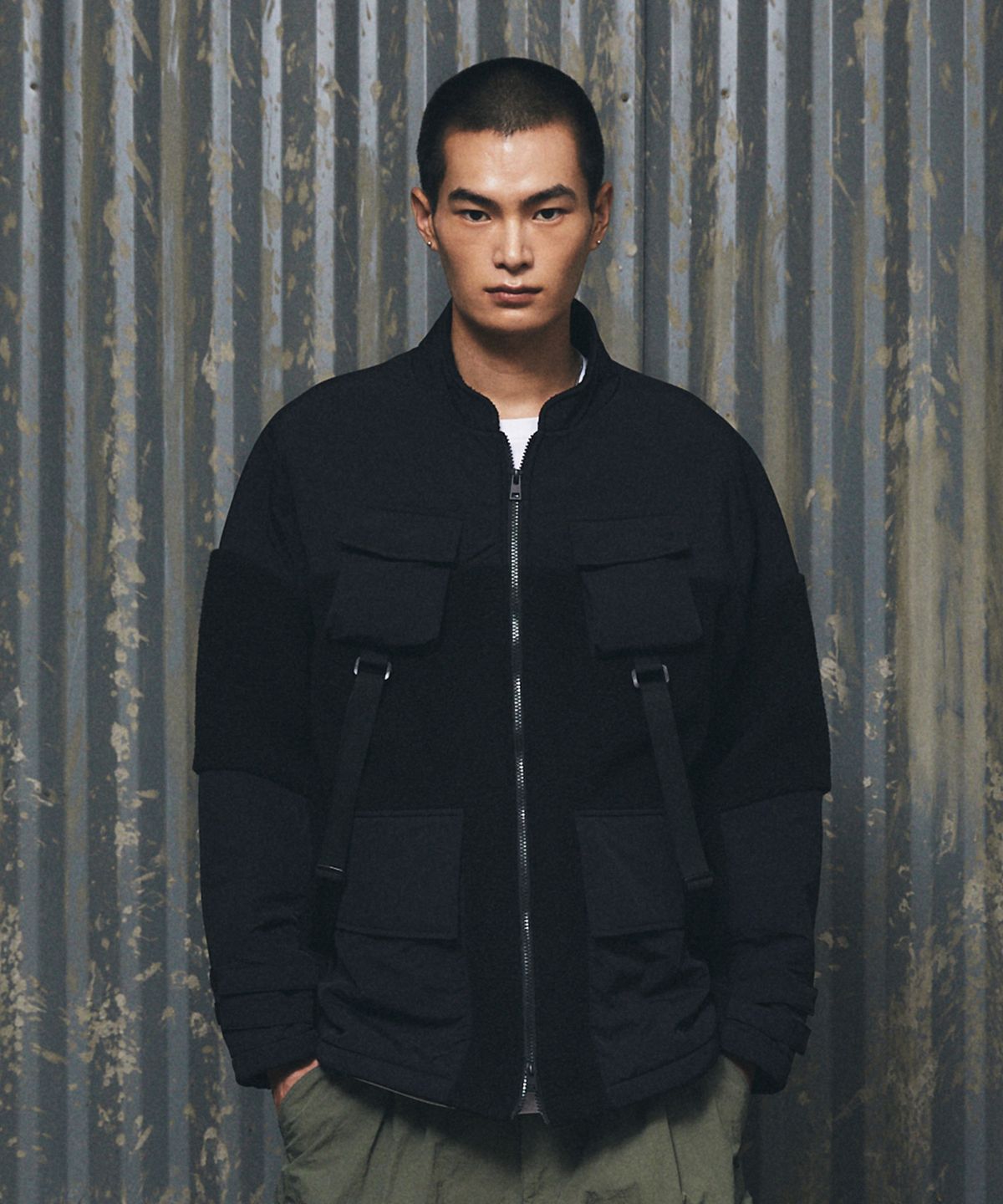 칼라파타르(KALAPATTHAR) KP LOGO MULTI POCKET STRAP HEAVY FLEECE JACKET - BLACK