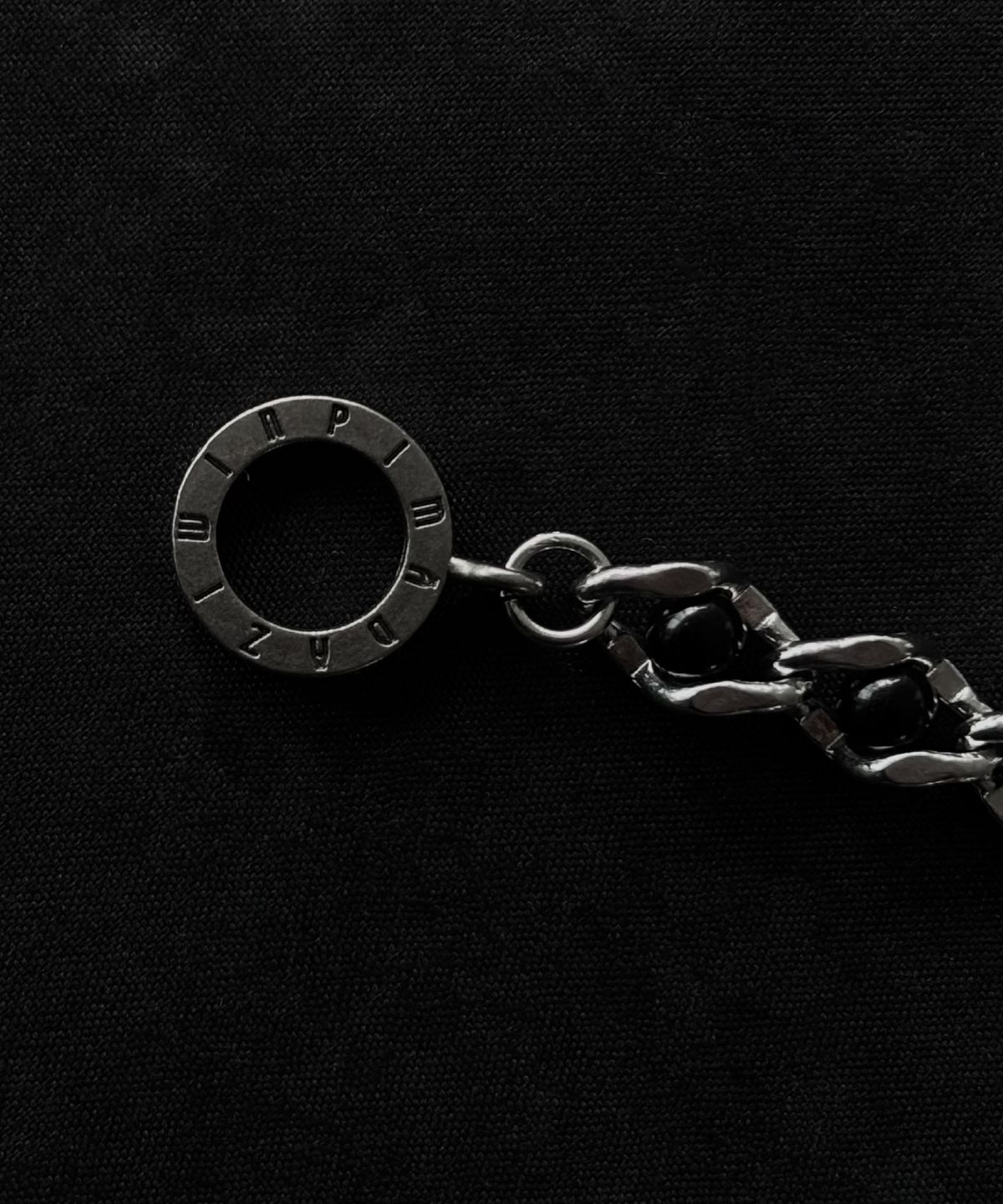 피마다지윈(PIMADAZIWIN) Bold Chain Black Pearl Bracelet