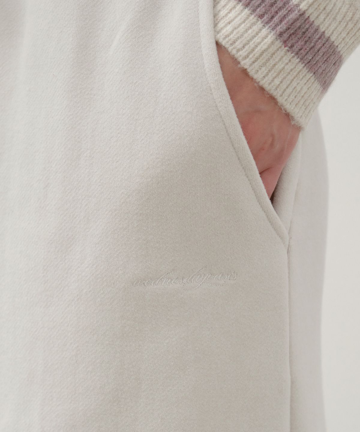 웬즈데이오아시스 포 우먼(WEDNESDAYOASISFORWOMEN) 웜업 베이직 기모 롱스커트_LIGHT BEIGE(W25-SK04)