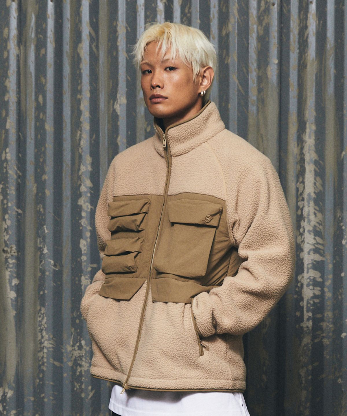 칼라파타르(KALAPATTHAR) KP LOGO UTILITY POCKET HEAVY FLEECE JACKET - BEIGE