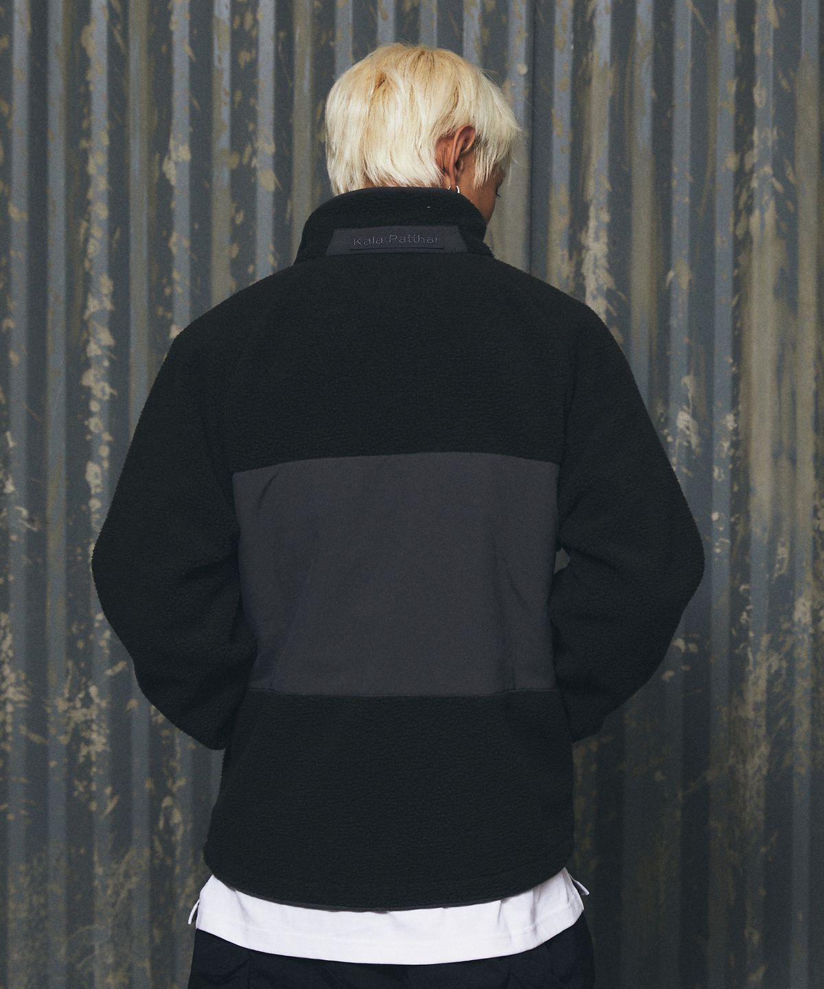 칼라파타르(KALAPATTHAR) KP LOGO UTILITY POCKET HEAVY FLEECE JACKET - KHAKI