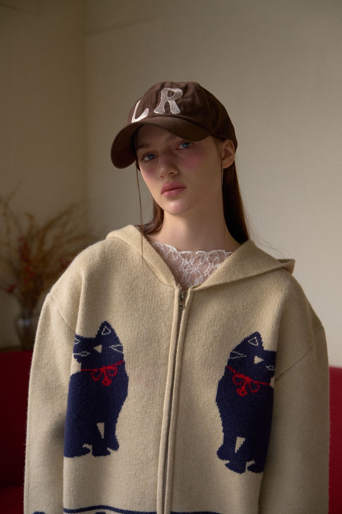 레터리(LETERIE) [리퍼브 특가]LETERIE CAT HOODIE KNIT ZIP-UP_BEIGE