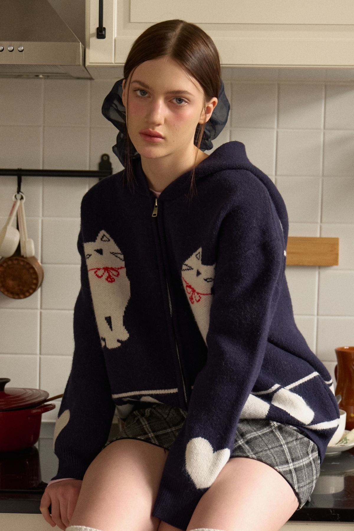 레터리(LETERIE) [리퍼브 특가] LETERIE CAT HOODIE KNIT ZIP-UP_NAVY