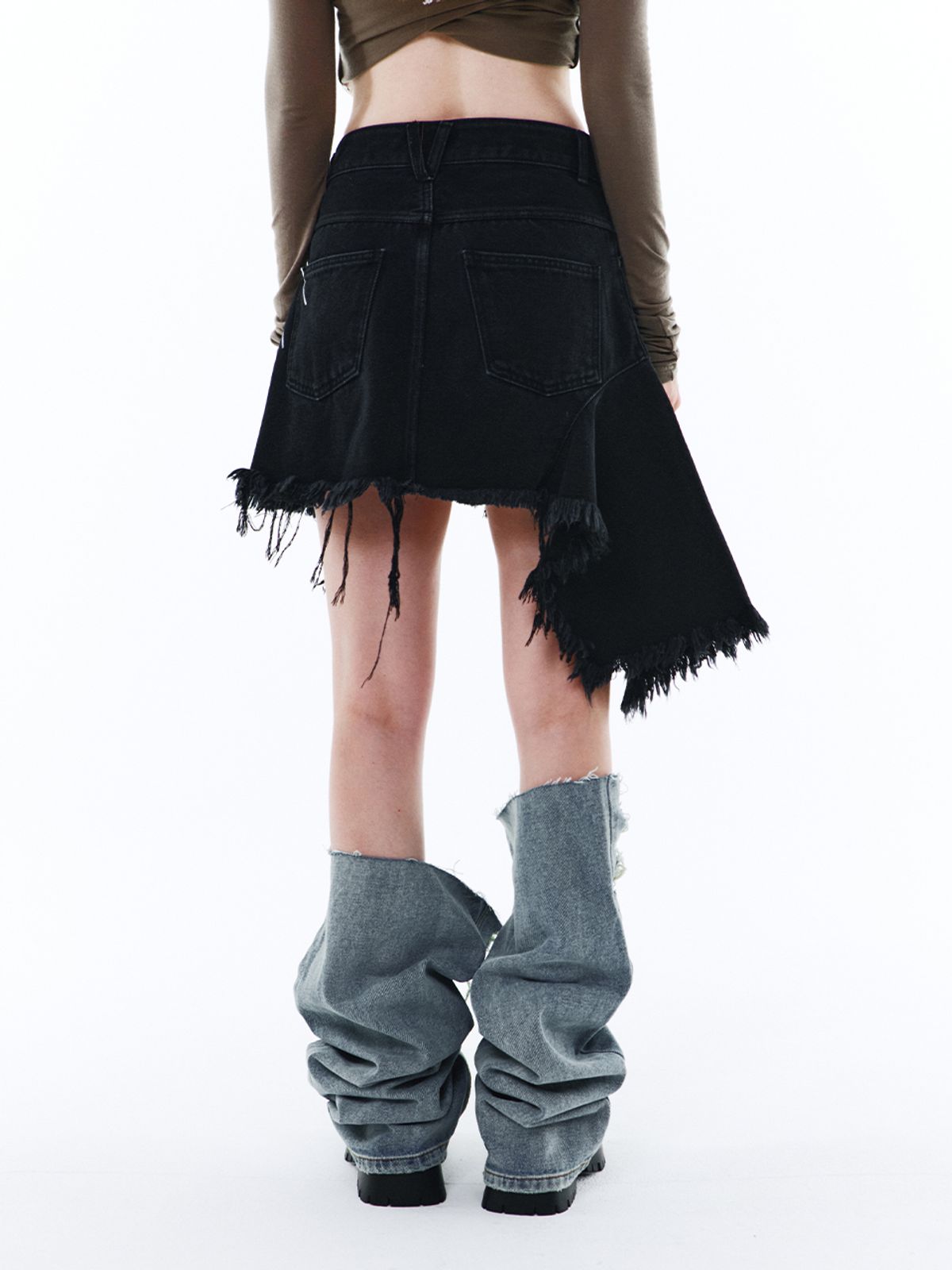 와이이이엘(YEEL) ASYMMETRIC CUT-OFF COTTON SKIRT BLACK