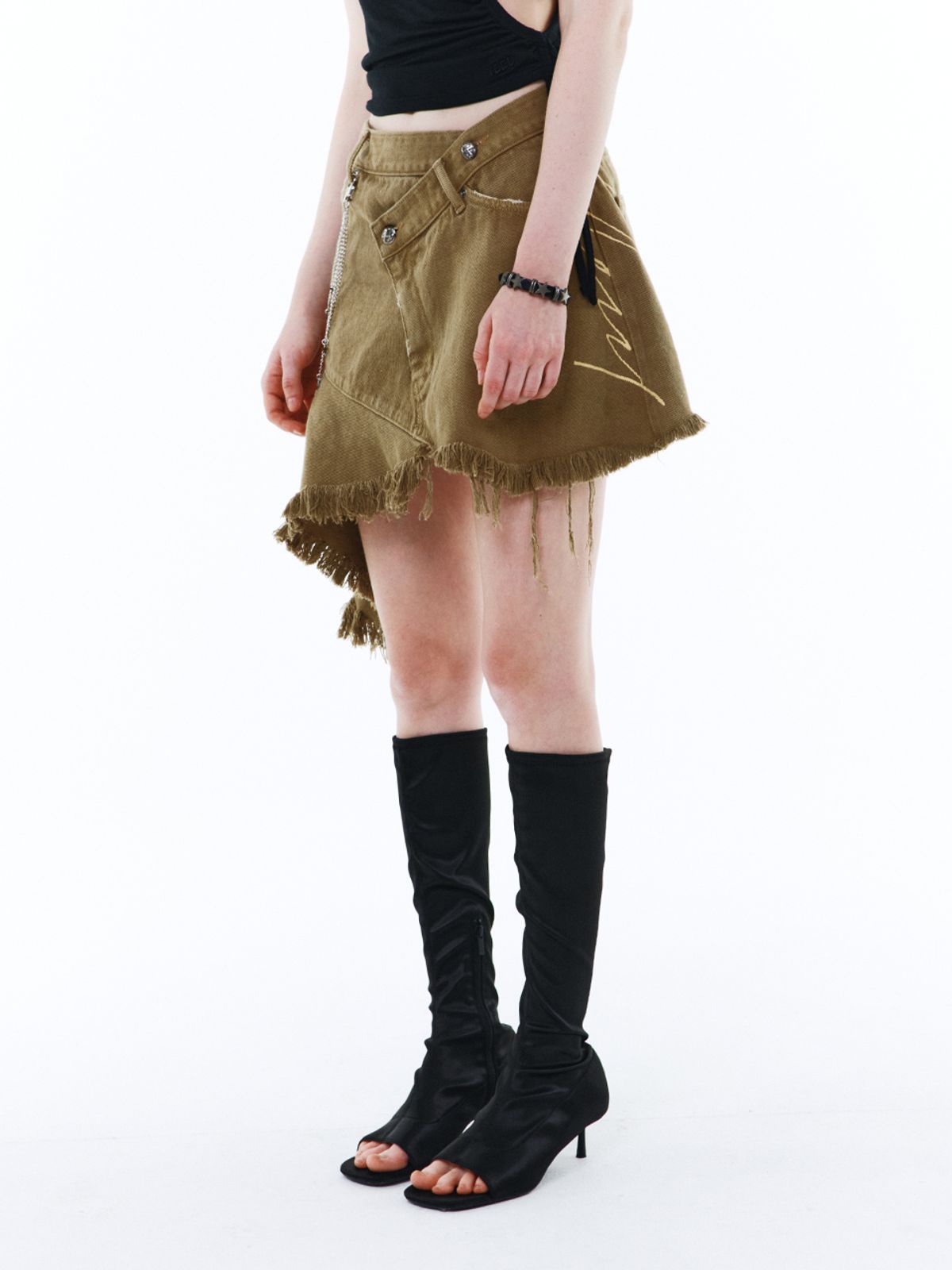 와이이이엘(YEEL) ASYMMETRIC CUT-OFF COTTON SKIRT BROWN