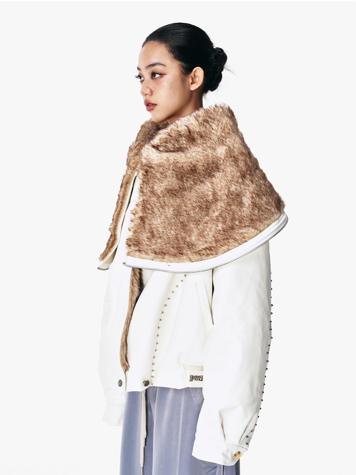 와이이이엘(YEEL) FOLD-OUT HOODIE SHAWL FUR JACKET WHITE