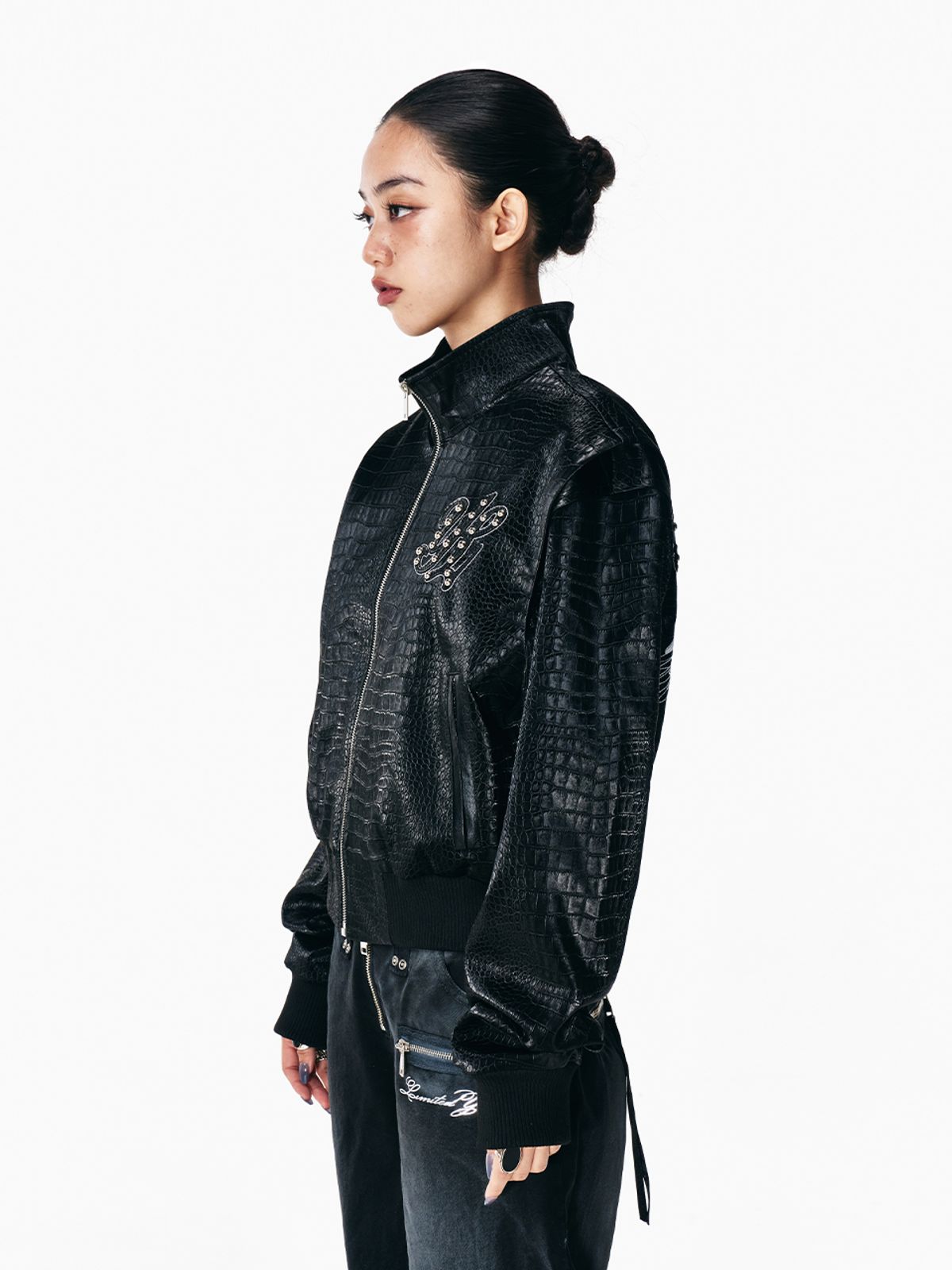 와이이이엘(YEEL) FAUX CROCODILE LEATHER WINGED JACKET BLACK