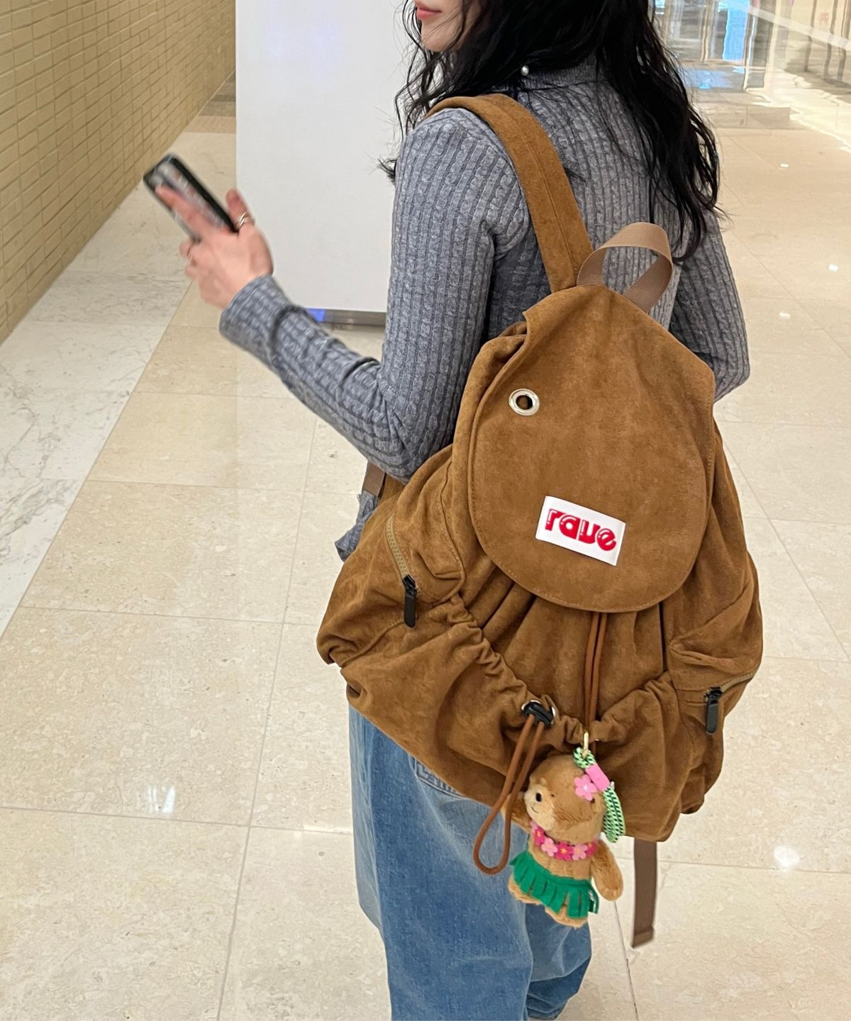 러브레이브리브(LOVERAVELIVE) 럽레리 스웨이드 카고 백팩 (beige)