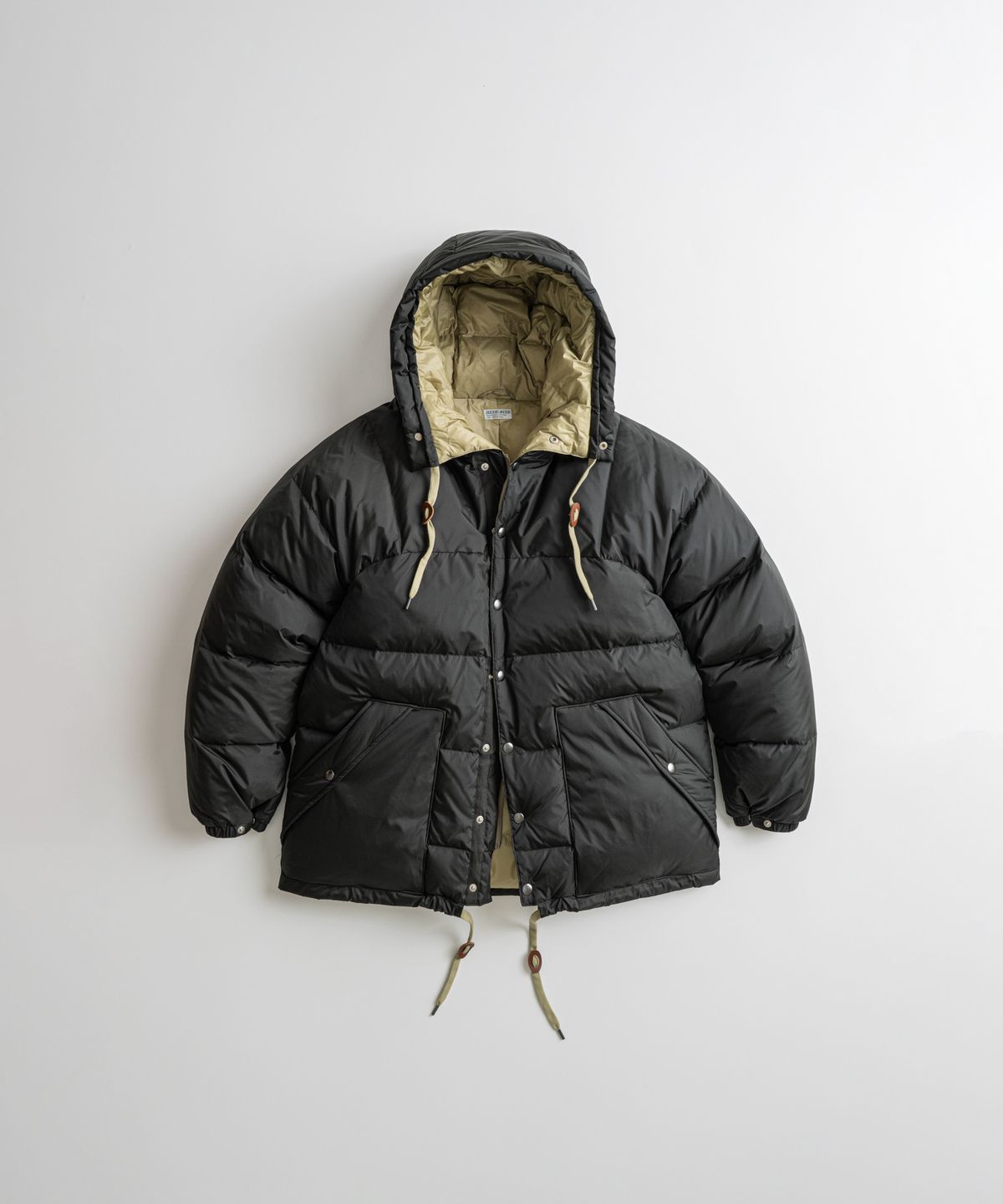 비헤비어(BEHEAVYER) SIERRA DUCK DOWN PARKA black/l.olive