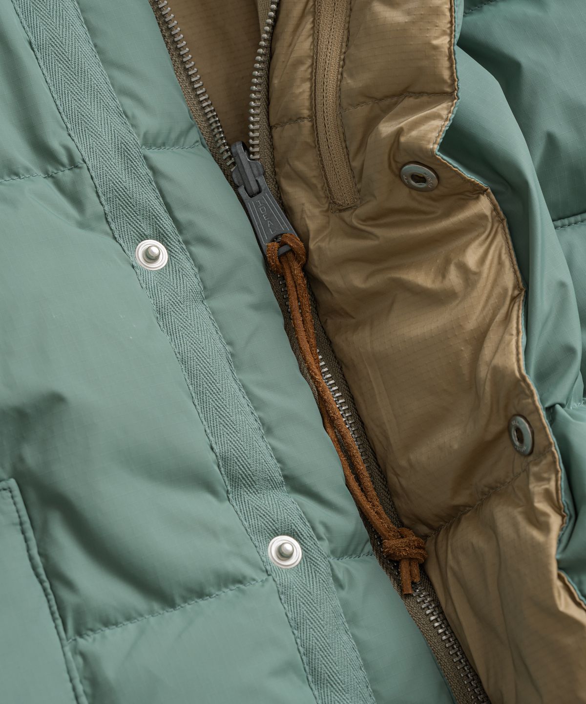 비헤비어(BEHEAVYER) SIERRA DUCK DOWN PARKA sage green/tan