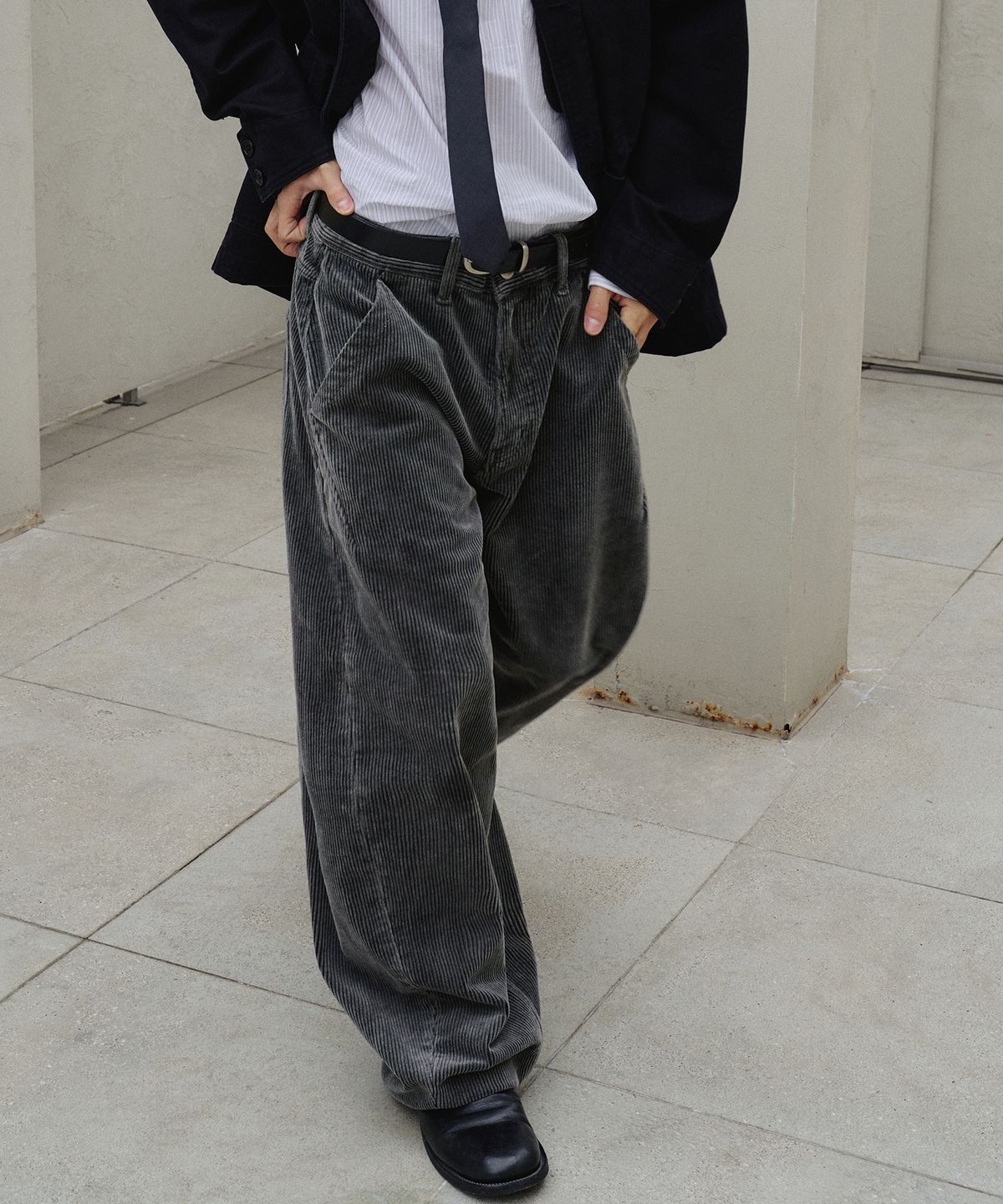 노운(NOUN) balanced corduroy pants (charcoal)