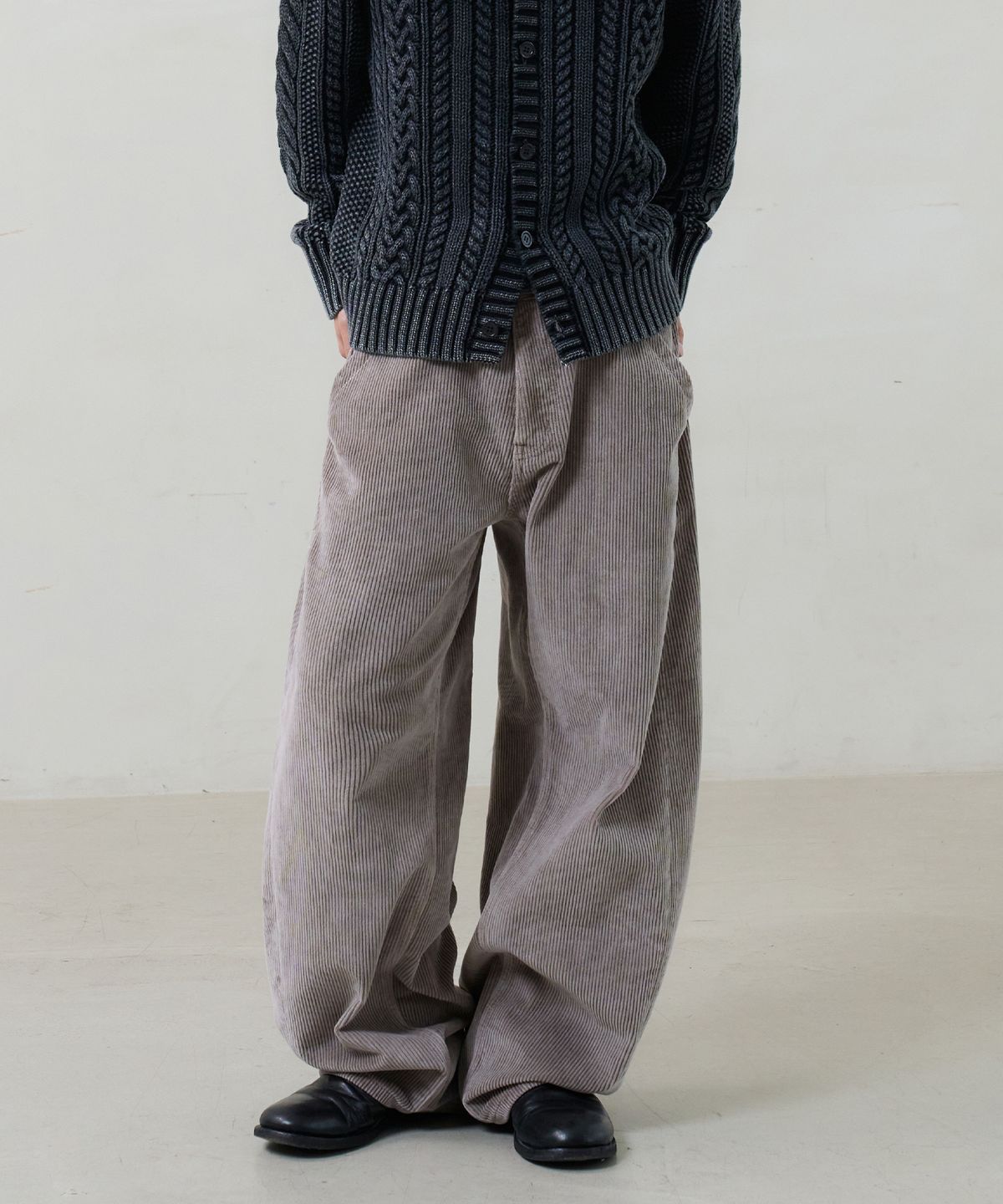노운(NOUN) balanced corduroy pants (mocha beige)