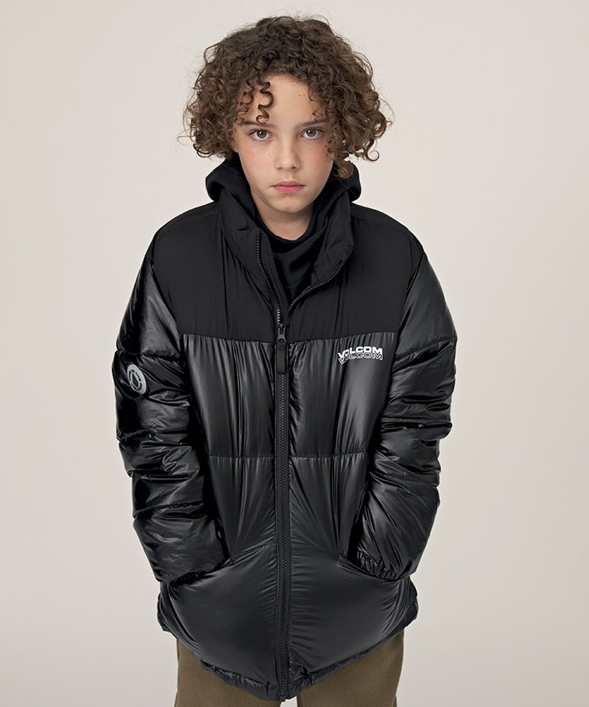 볼컴 키즈(VOLCOM KIDS) 하프 푸퍼 패딩 D5W009