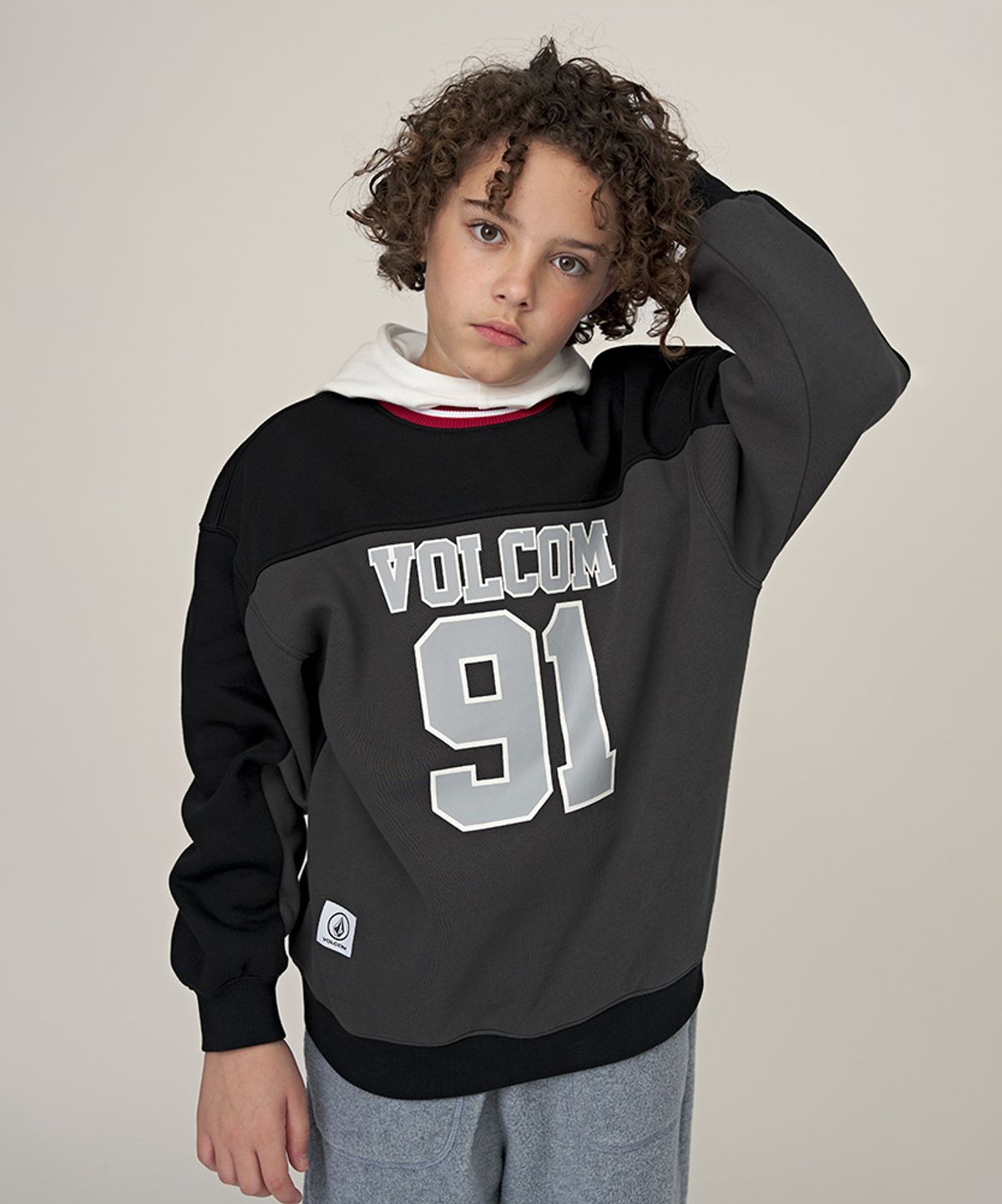 볼컴 키즈(VOLCOM KIDS) 컬러블럭 기모 맨투맨 D5W005