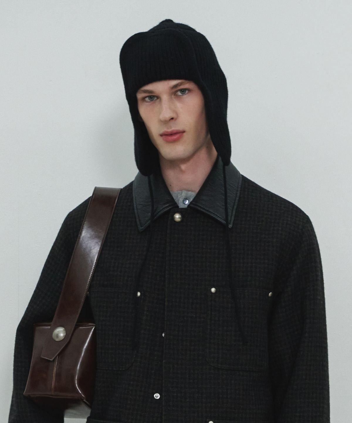 문선(MOONSUN) Ear Flap Wool Knit Hat / Black