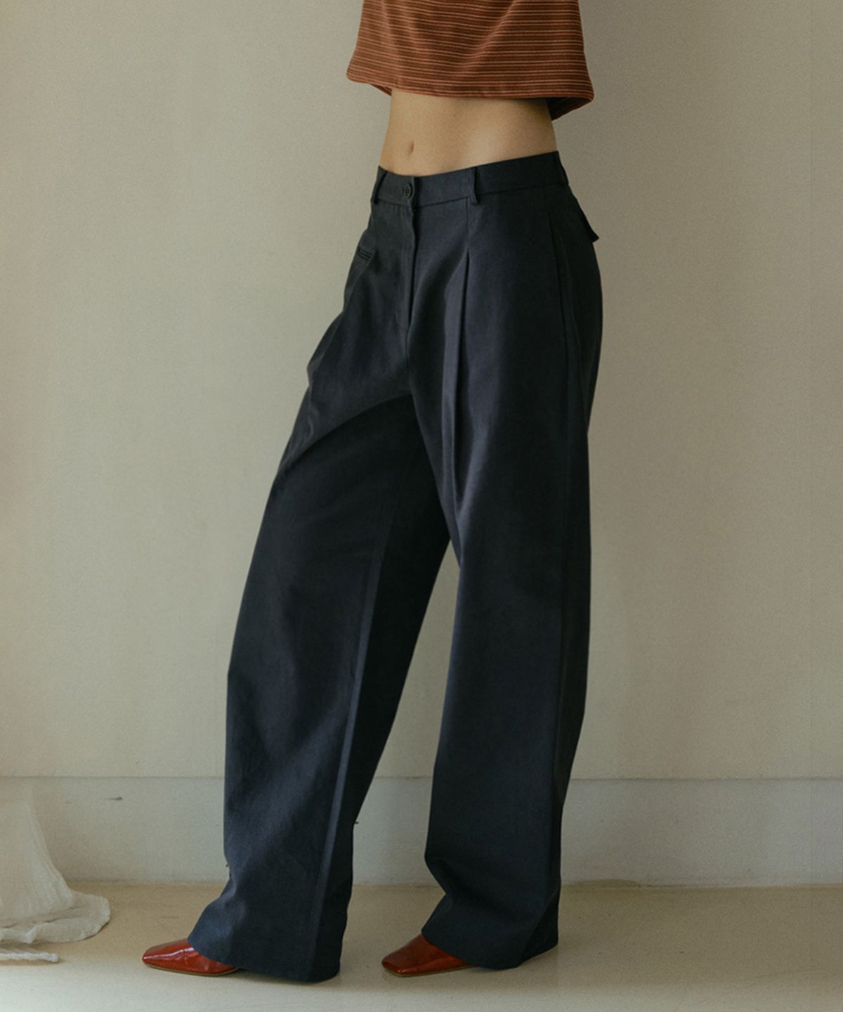 뮈르뮈르(MURMURE) 로우 커브드 코튼 팬츠_Row Cotton Pants_2colors