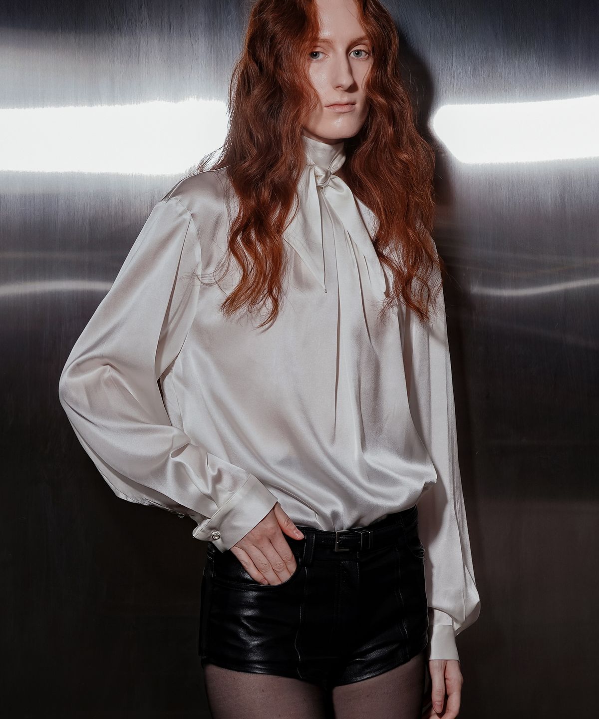 언티지(UNTAGE) 실크 하이넥 블라우스[White(UNISEX)]_UTS-FS33