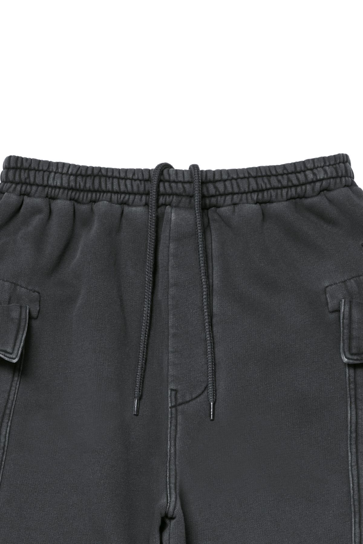 다이닛(DEINET) MUDDY CARGO SWEAT PANTS IN CHARCOAL