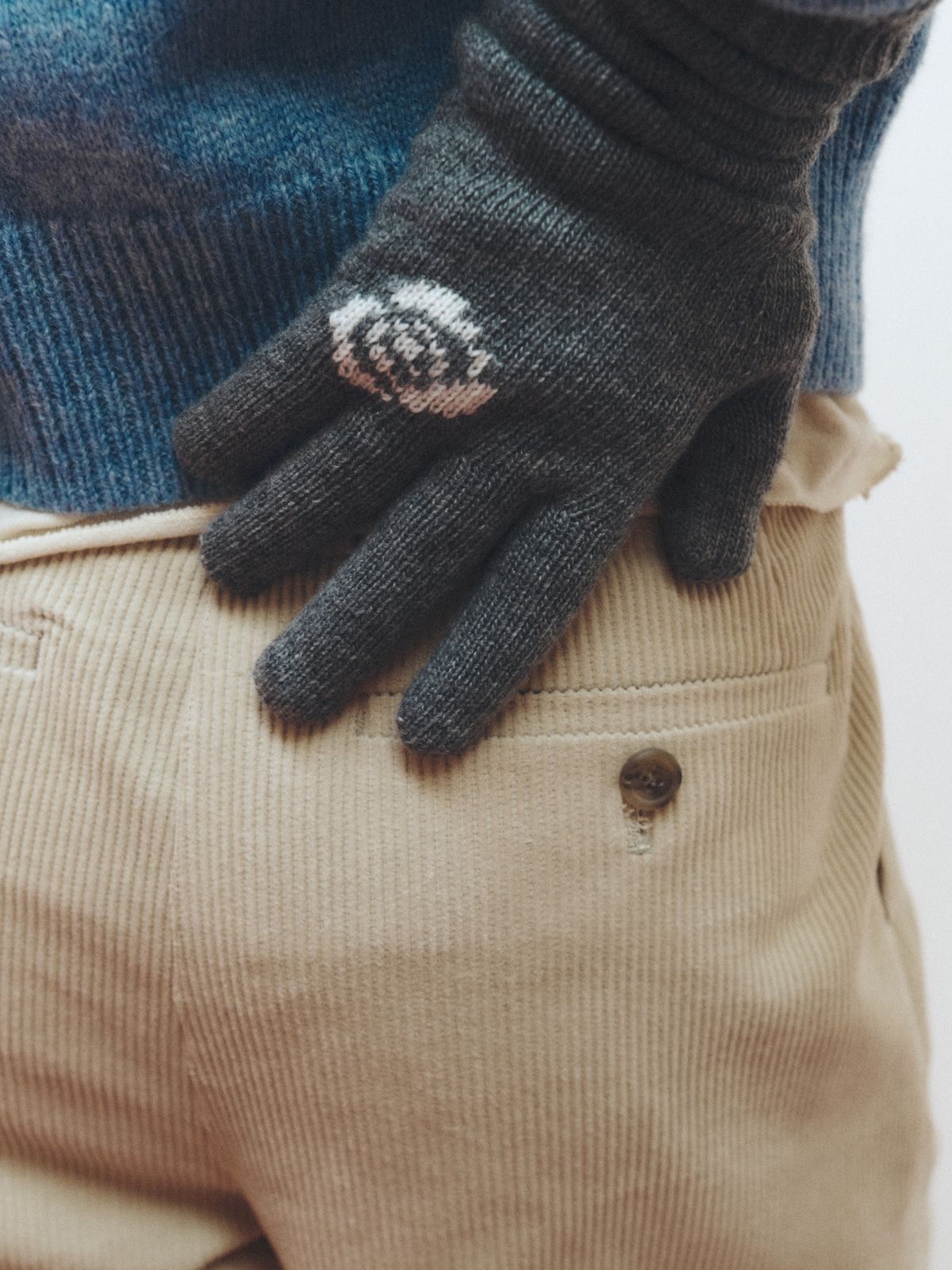 리플레인(REPLAIN) CASHMERE BLEND ROSE GLOVES_GREY