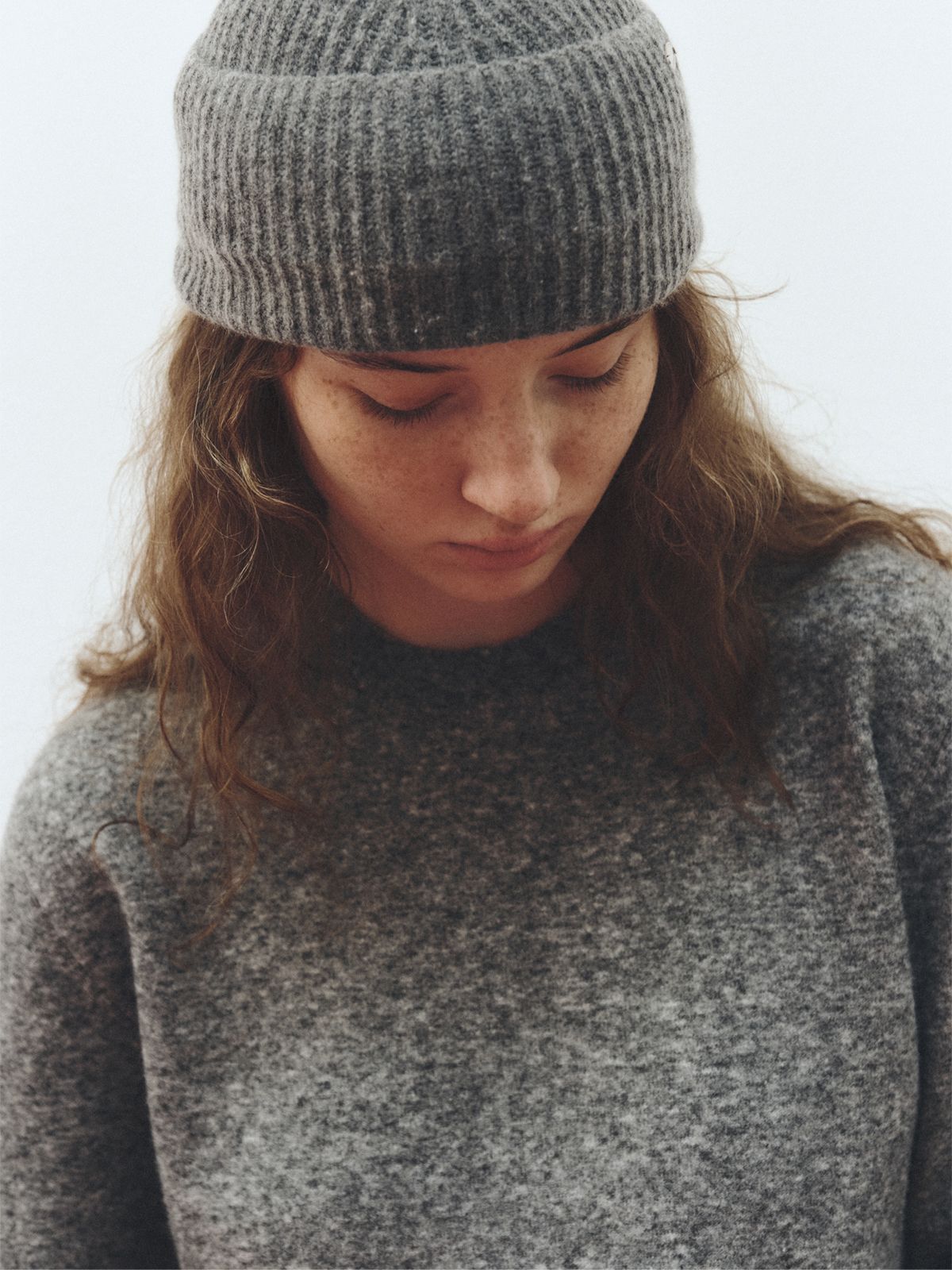 리플레인(REPLAIN) SOFT WOOL ROUND-NECK KNIT TOP_GREY